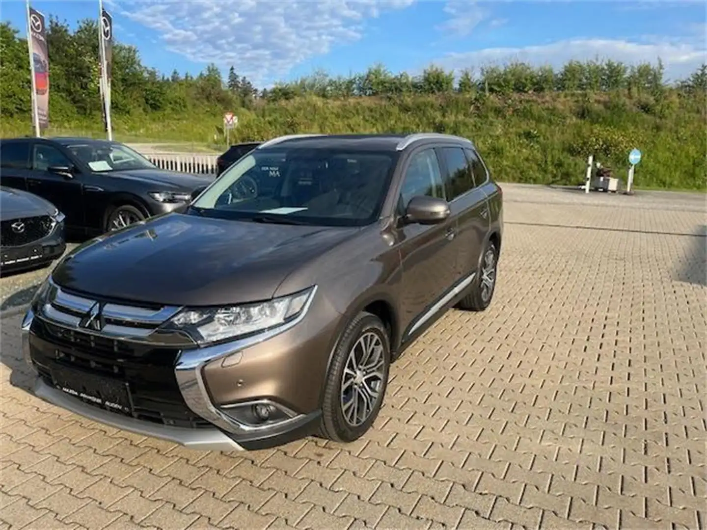 Mitsubishi Outlander 2,2 DI-D AS&G Intense+ Braun - 1