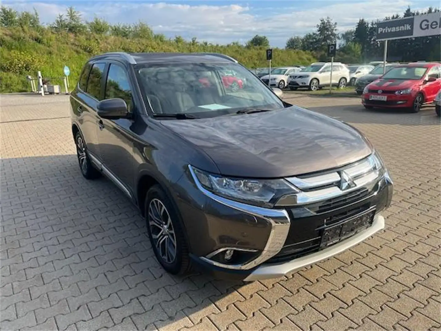 Mitsubishi Outlander 2,2 DI-D AS&G Intense+ Braun - 2