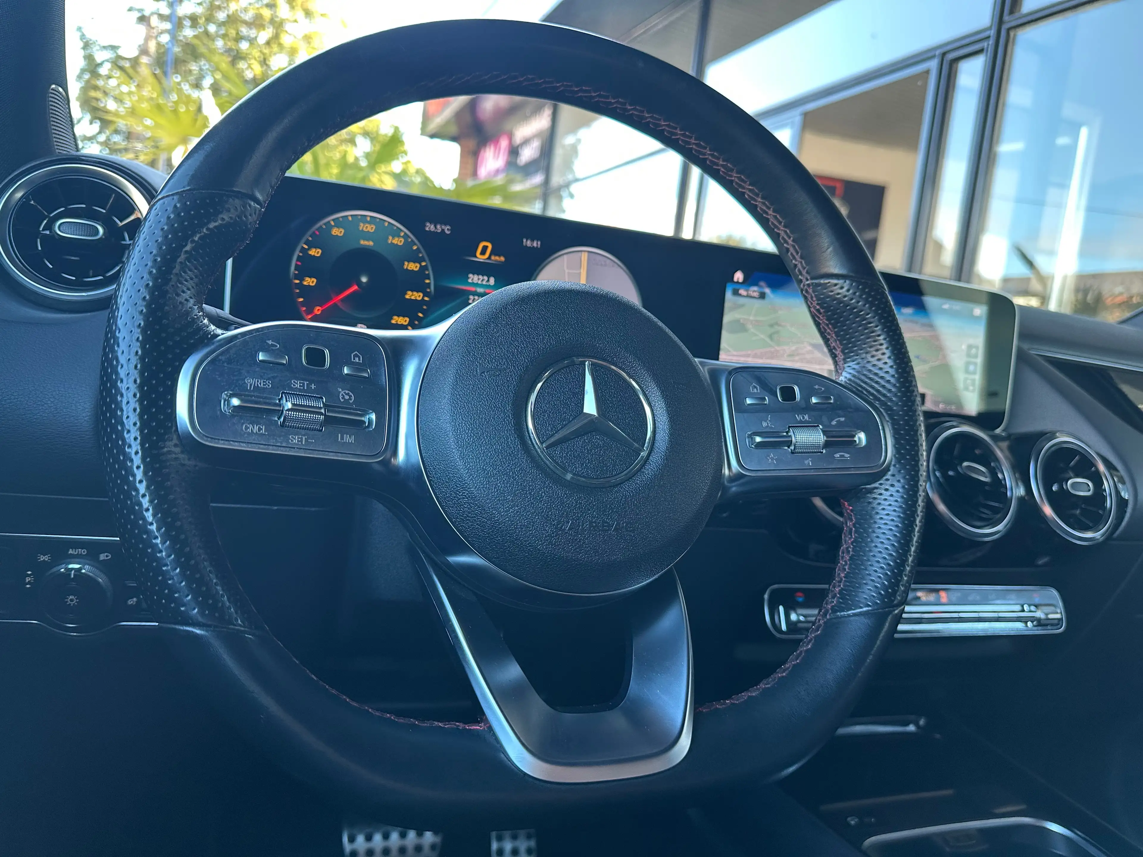 Mercedes-Benz GLA 180 AMG / 2021 / 27.000km / automatique — photo 11