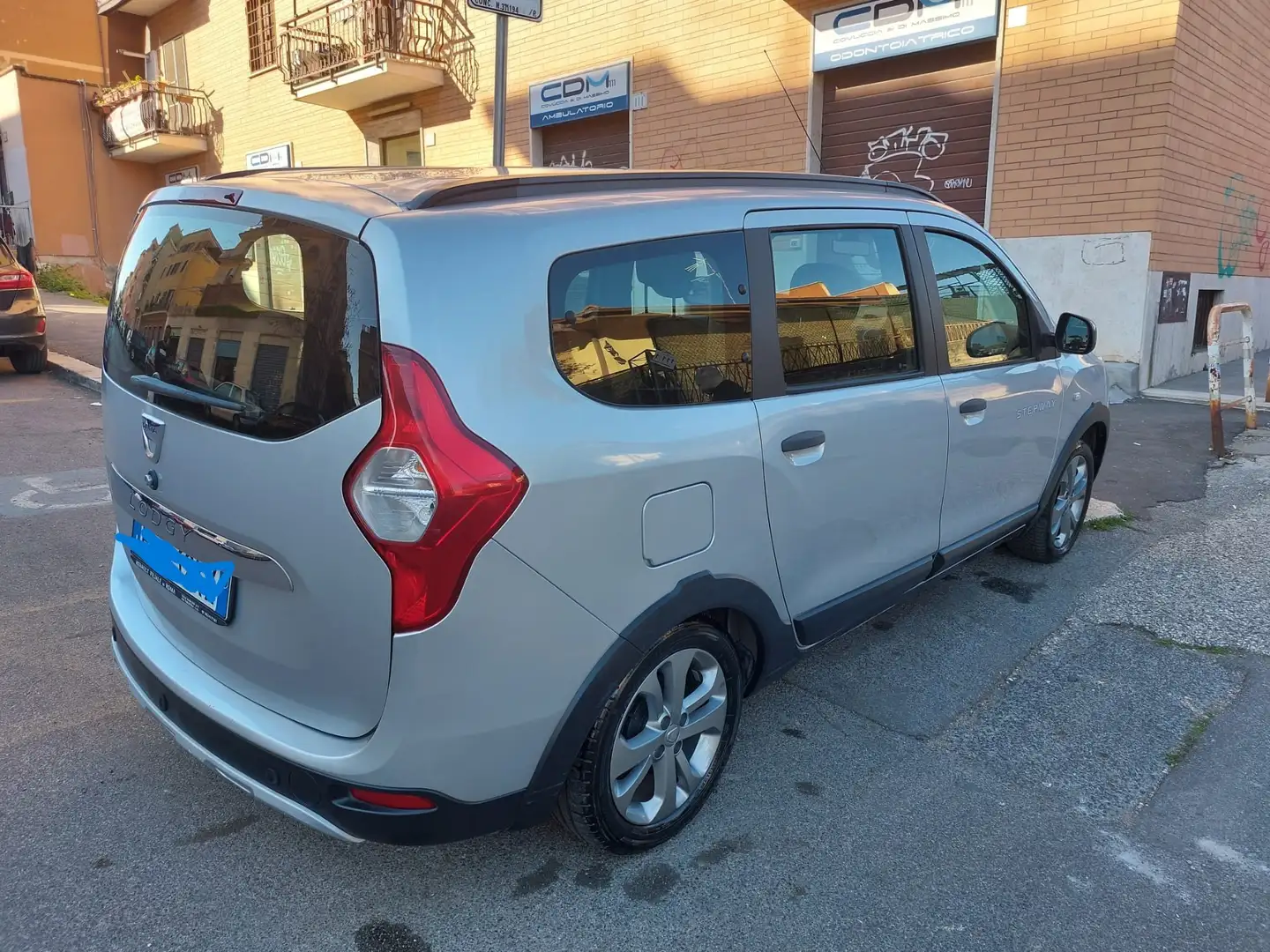 Dacia Lodgy Lodgy Stepway 1.5 dci 7 posti Grey - 1