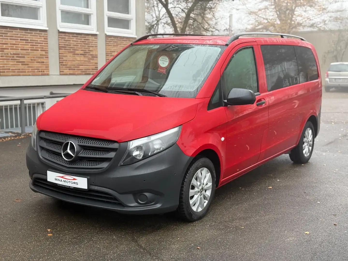 Mercedes-Benz Vito Tourer 111 CDI Edition FWD kompakt Rouge - 1