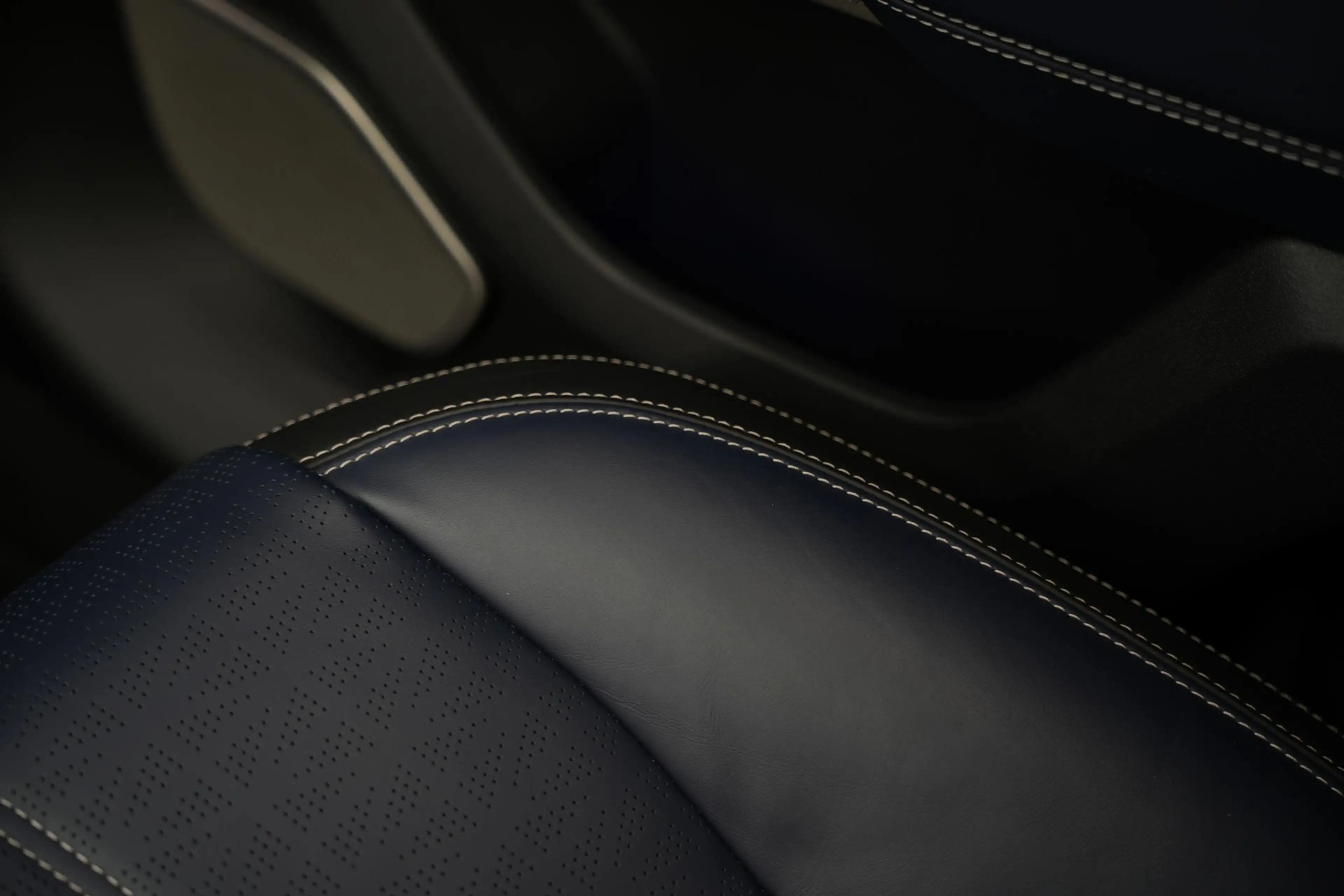 Land Rover Range Rover Velar 3.0 D300 AWD R-Dynamic HSE BTW Panoramadak Adapt. — photo 32