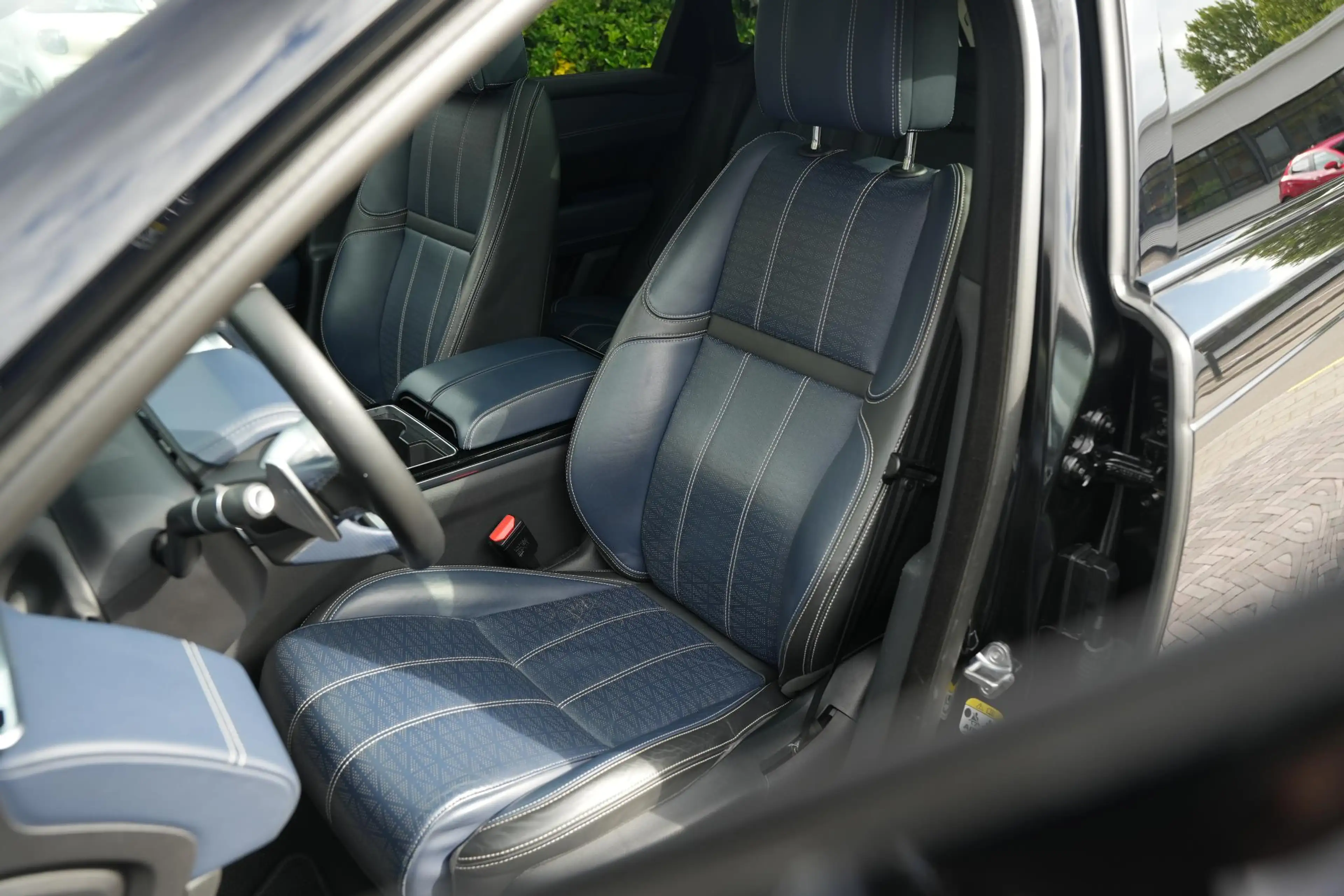 Land Rover Range Rover Velar 3.0 D300 AWD R-Dynamic HSE BTW Panoramadak Adapt. — photo 31