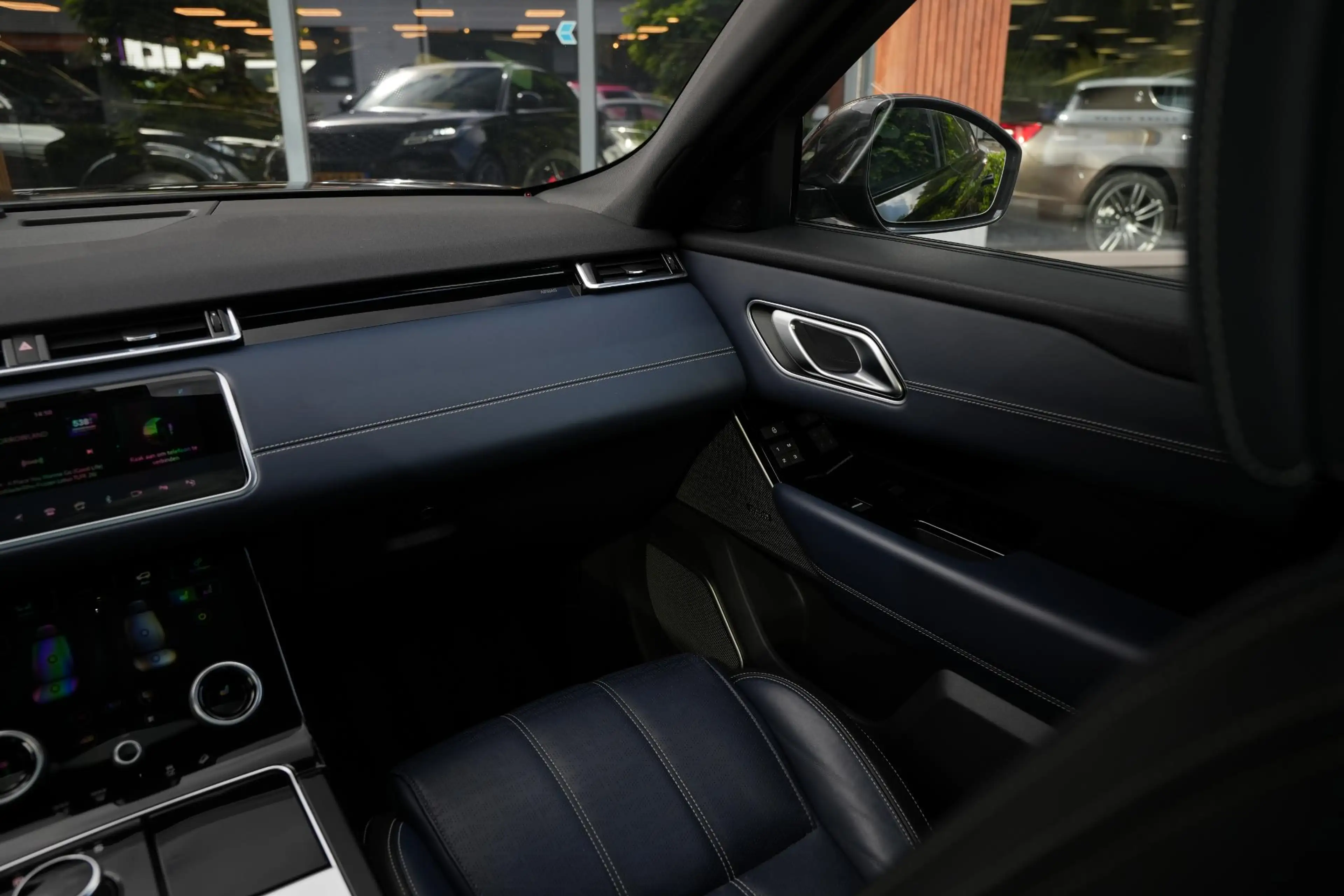 Land Rover Range Rover Velar 3.0 D300 AWD R-Dynamic HSE BTW Panoramadak Adapt. — photo 34