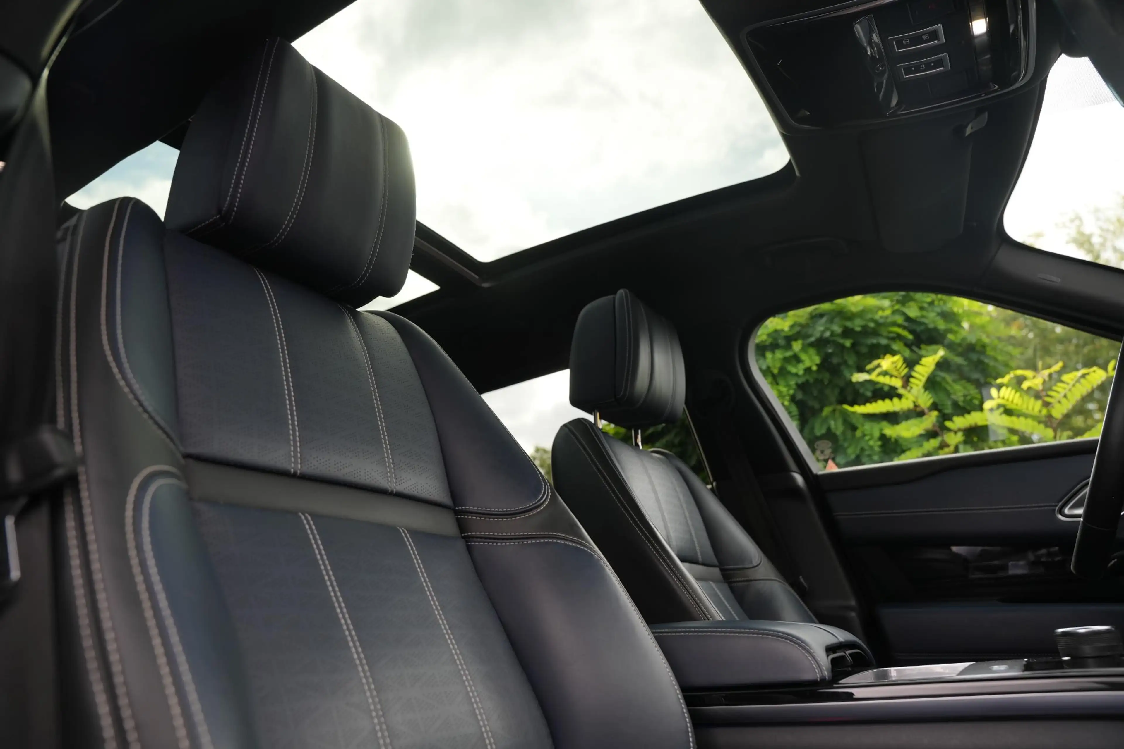 Land Rover Range Rover Velar 3.0 D300 AWD R-Dynamic HSE BTW Panoramadak Adapt. — photo 4