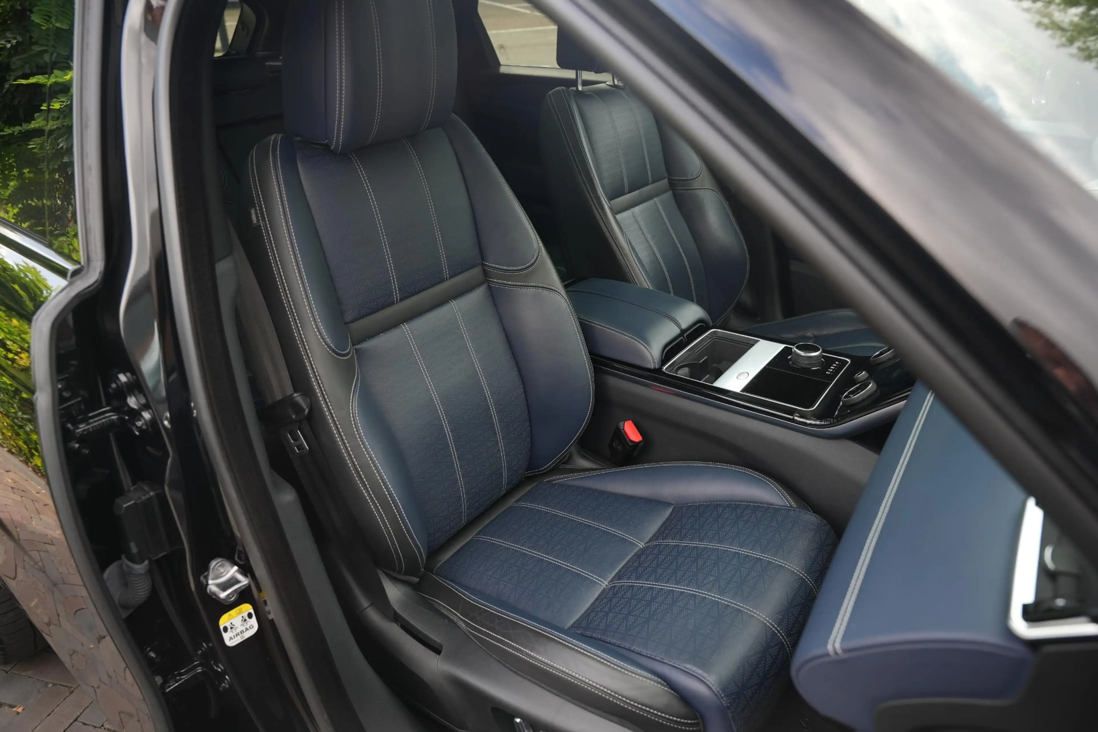 Land Rover Range Rover Velar 3.0 D300 AWD R-Dynamic HSE BTW Panoramadak Adapt. — photo 30