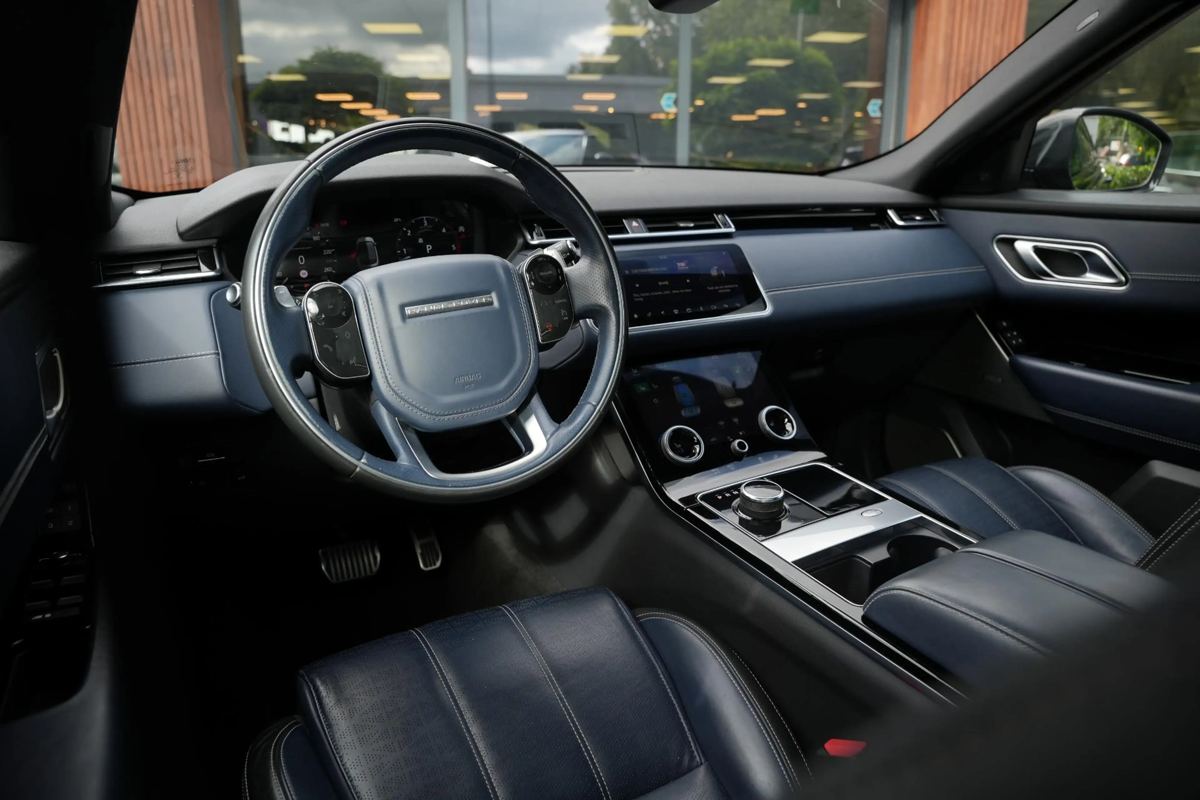 Land Rover Range Rover Velar 3.0 D300 AWD R-Dynamic HSE BTW Panoramadak Adapt. — photo 2