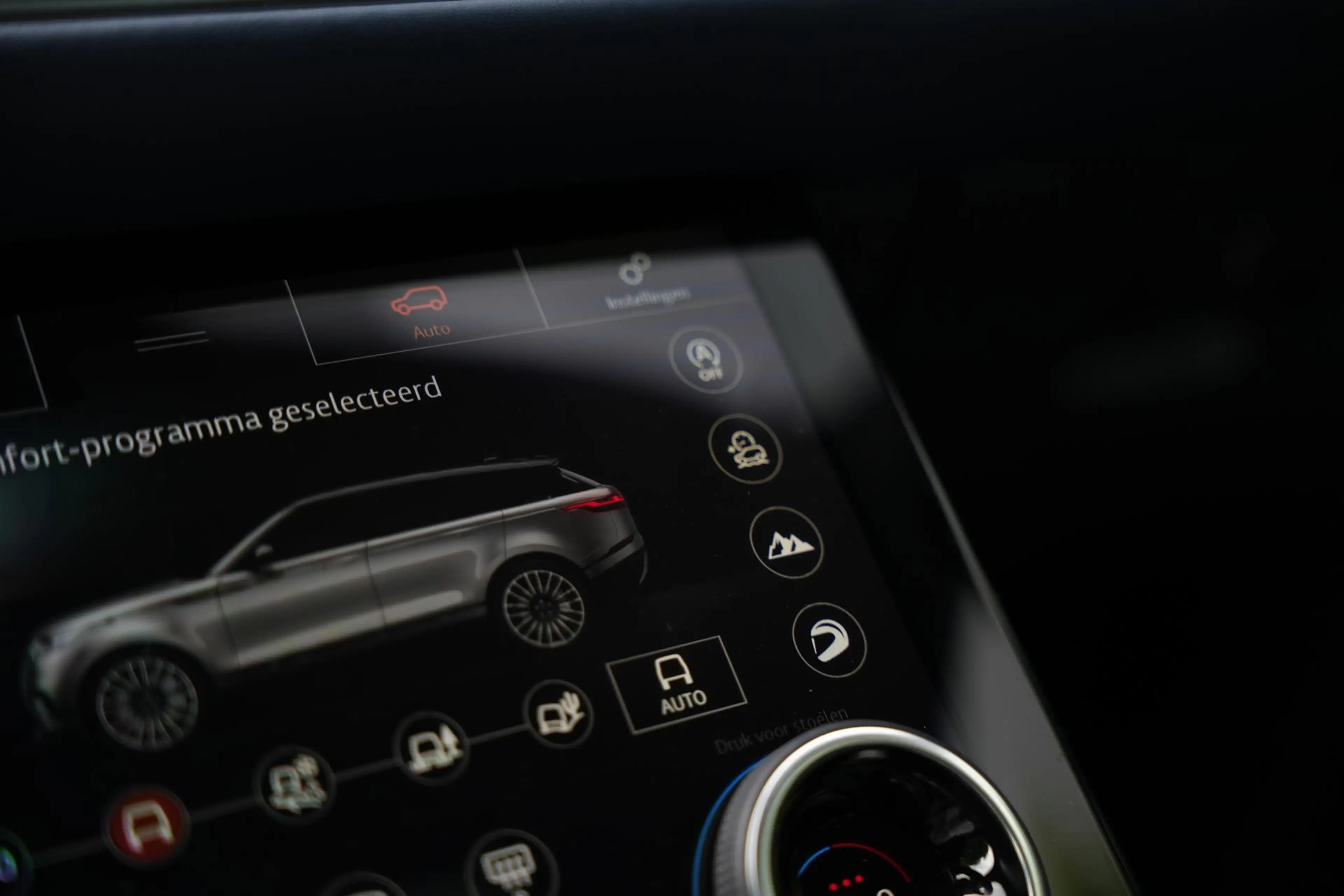 Land Rover Range Rover Velar 3.0 D300 AWD R-Dynamic HSE BTW Panoramadak Adapt. — photo 12