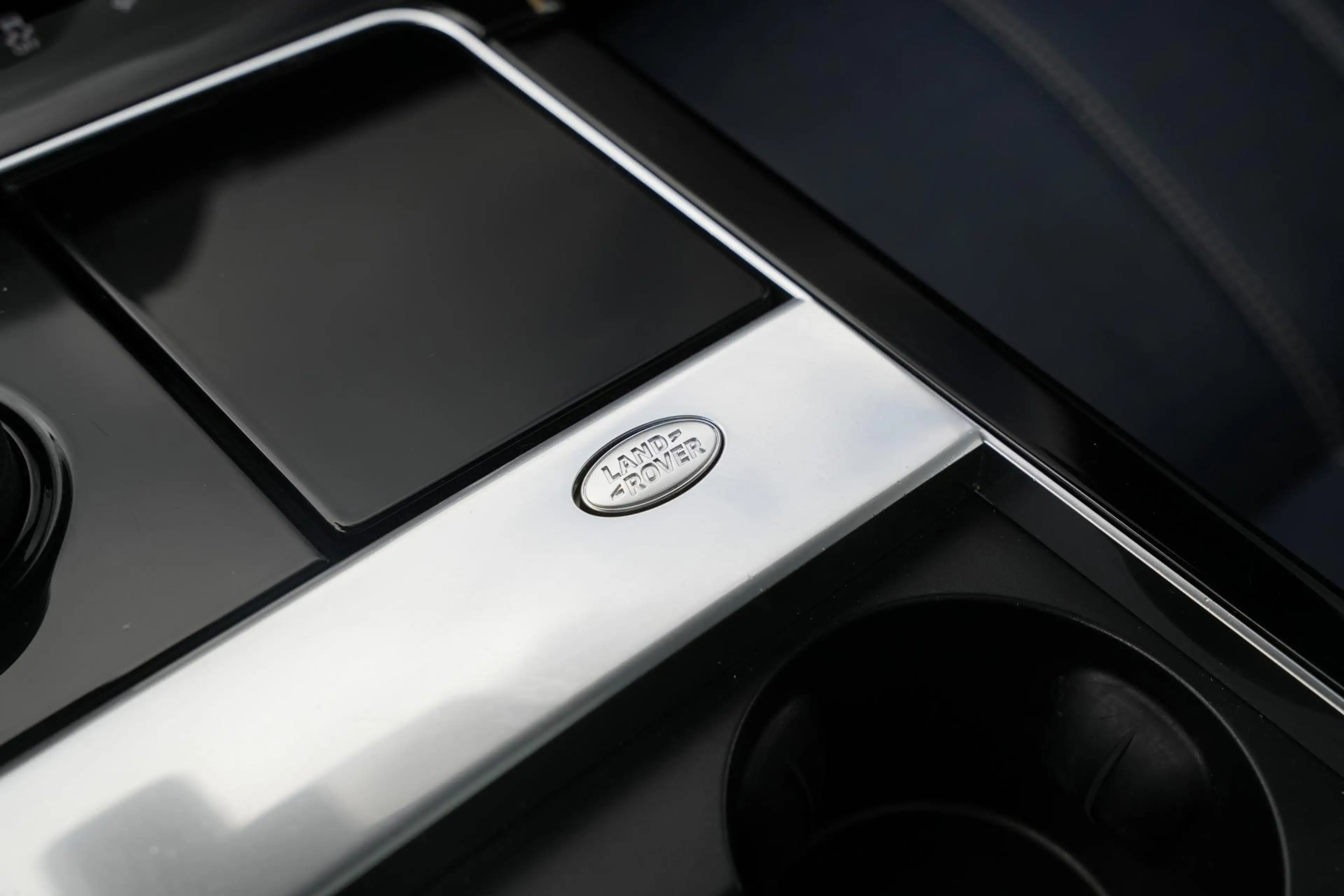Land Rover Range Rover Velar 3.0 D300 AWD R-Dynamic HSE BTW Panoramadak Adapt. — photo 19