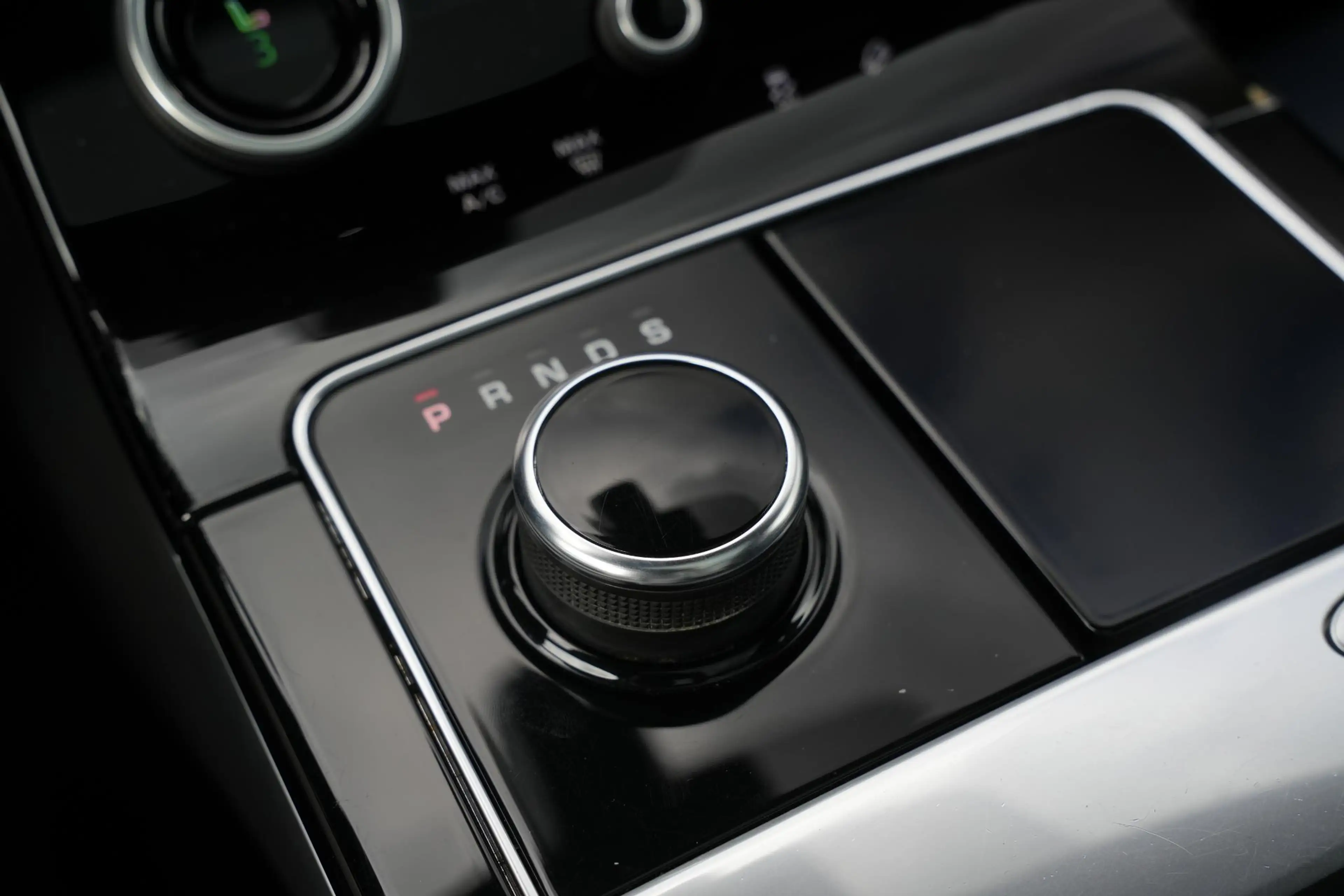 Land Rover Range Rover Velar 3.0 D300 AWD R-Dynamic HSE BTW Panoramadak Adapt. — photo 20