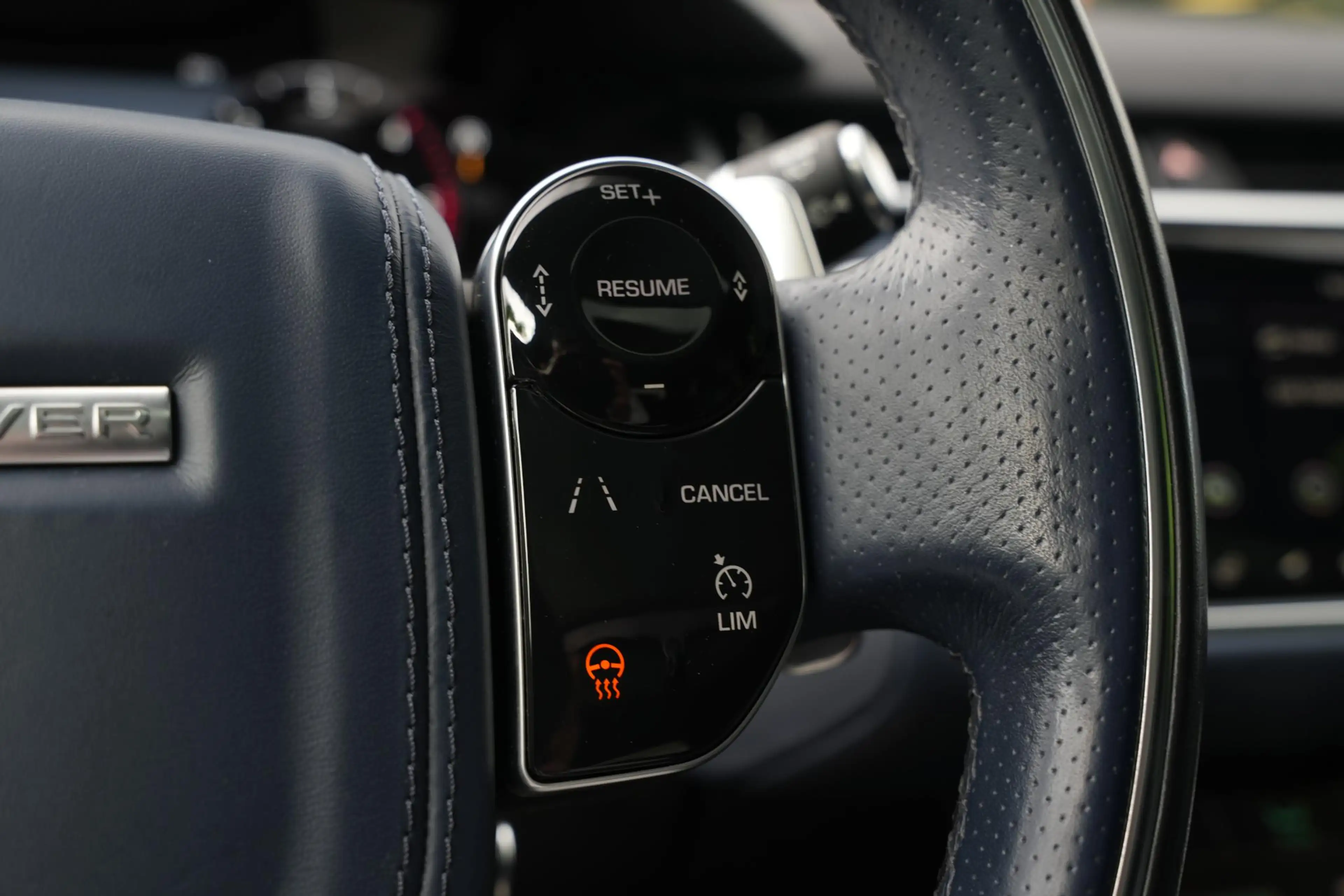 Land Rover Range Rover Velar 3.0 D300 AWD R-Dynamic HSE BTW Panoramadak Adapt. — photo 16