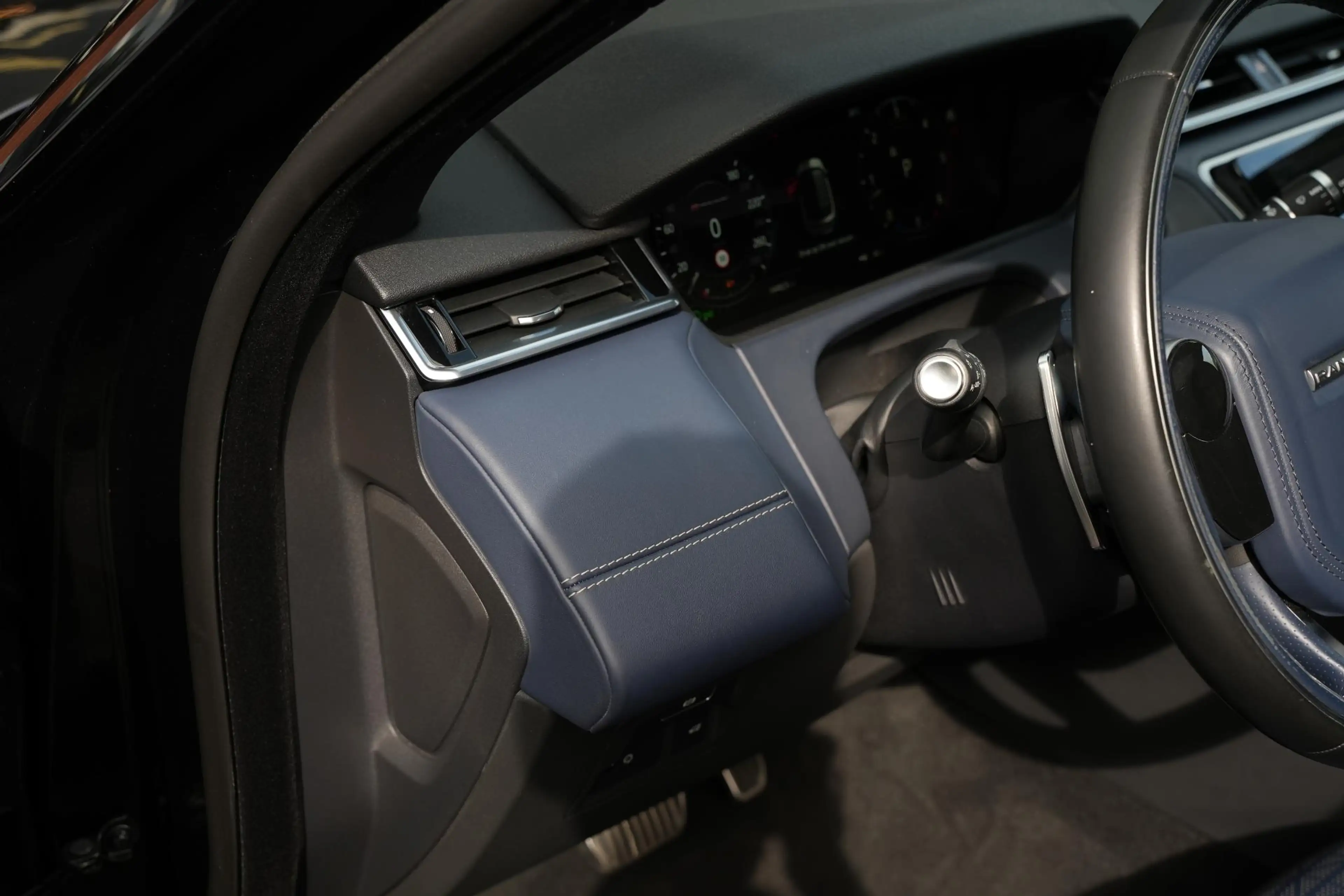 Land Rover Range Rover Velar 3.0 D300 AWD R-Dynamic HSE BTW Panoramadak Adapt. — photo 35