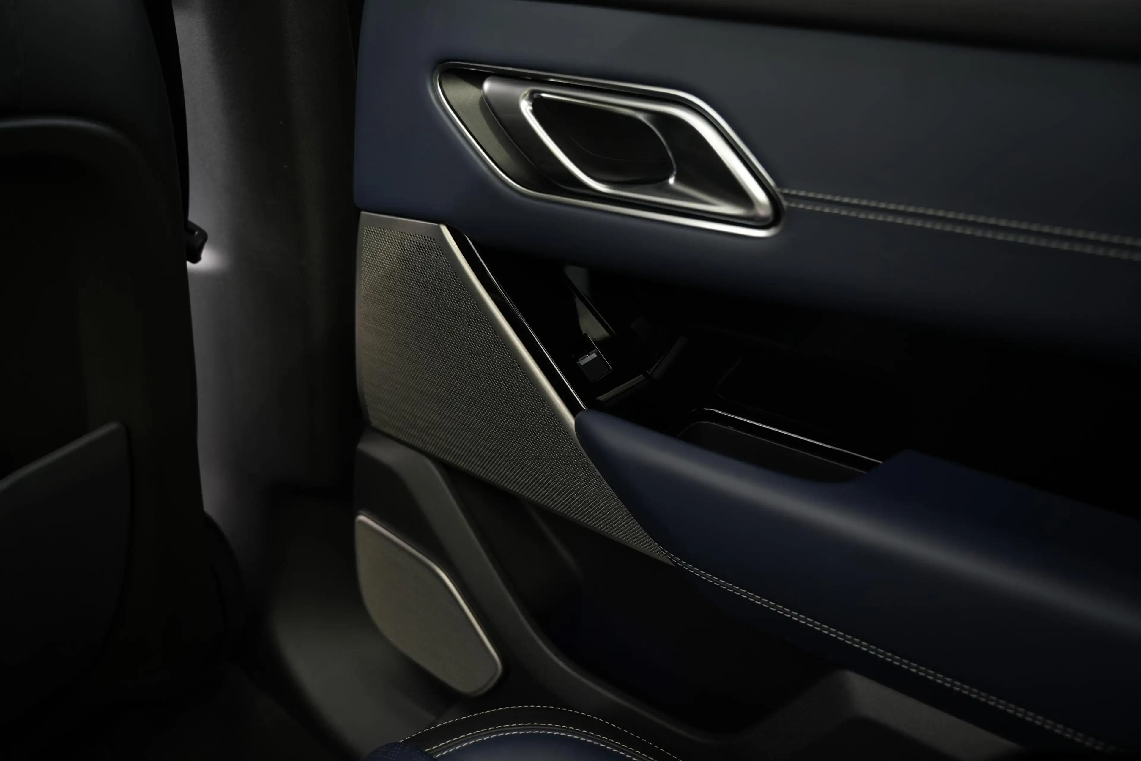Land Rover Range Rover Velar 3.0 D300 AWD R-Dynamic HSE BTW Panoramadak Adapt. — photo 33