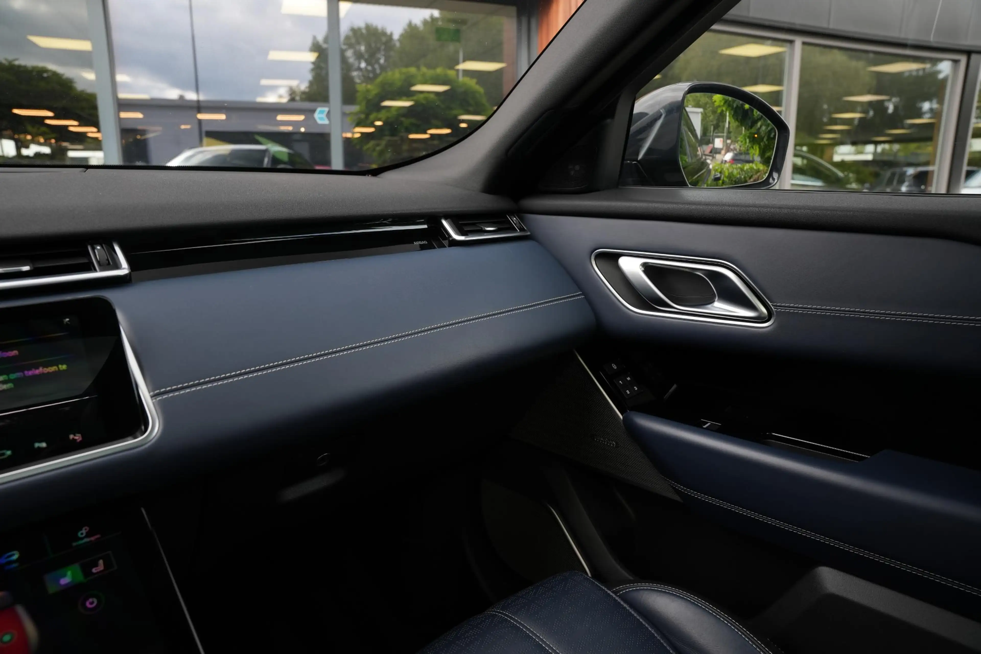 Land Rover Range Rover Velar 3.0 D300 AWD R-Dynamic HSE BTW Panoramadak Adapt. — photo 18