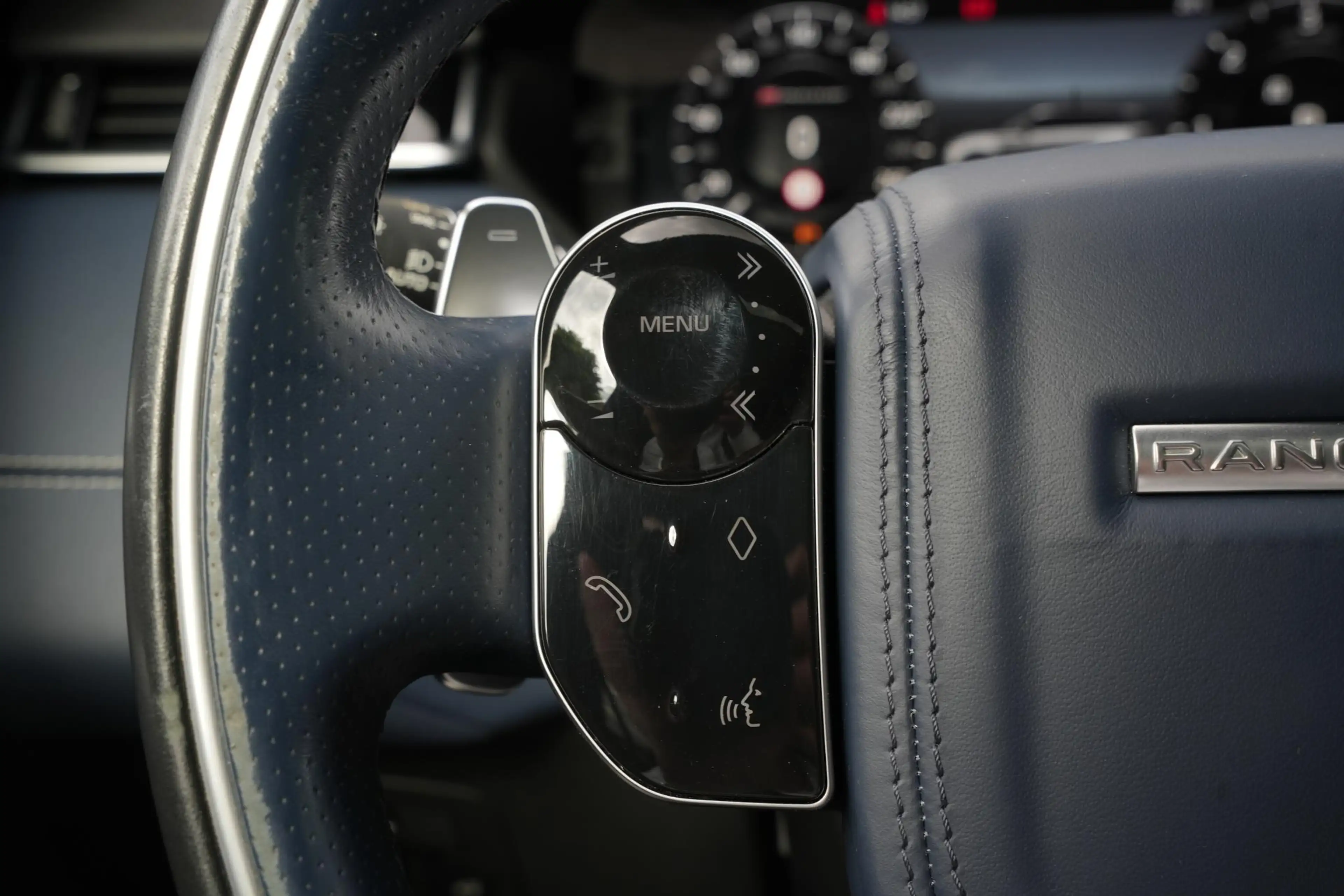 Land Rover Range Rover Velar 3.0 D300 AWD R-Dynamic HSE BTW Panoramadak Adapt. — photo 15