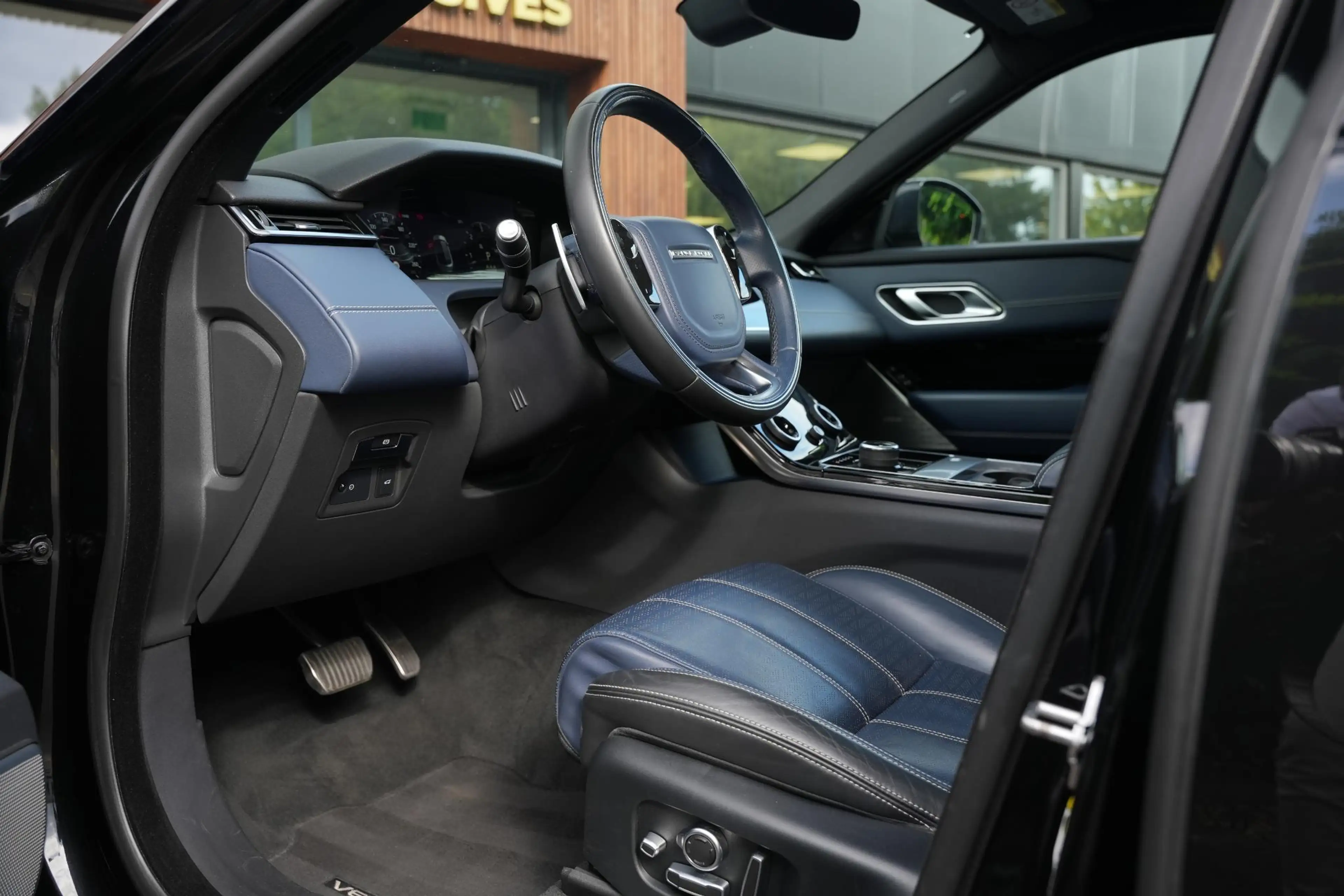 Land Rover Range Rover Velar 3.0 D300 AWD R-Dynamic HSE BTW Panoramadak Adapt. — photo 41