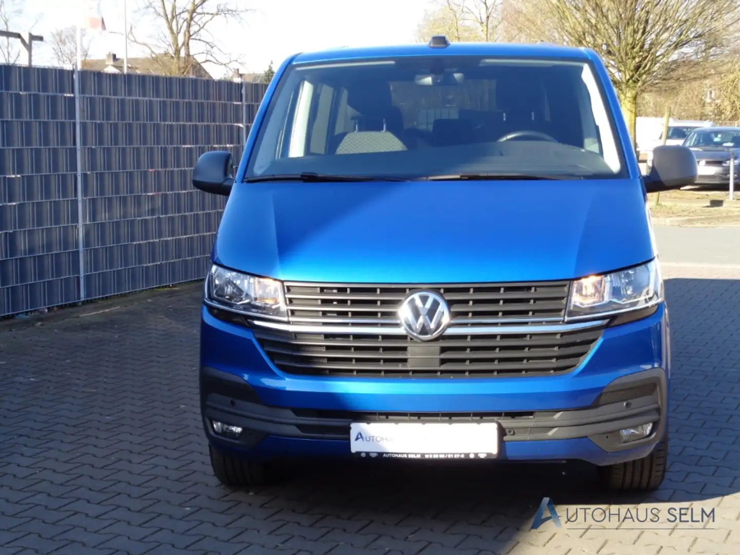 Volkswagen T6.1 Multivan 2.0 TDI Navi Sitzheizung Klimaautom Blau - 2