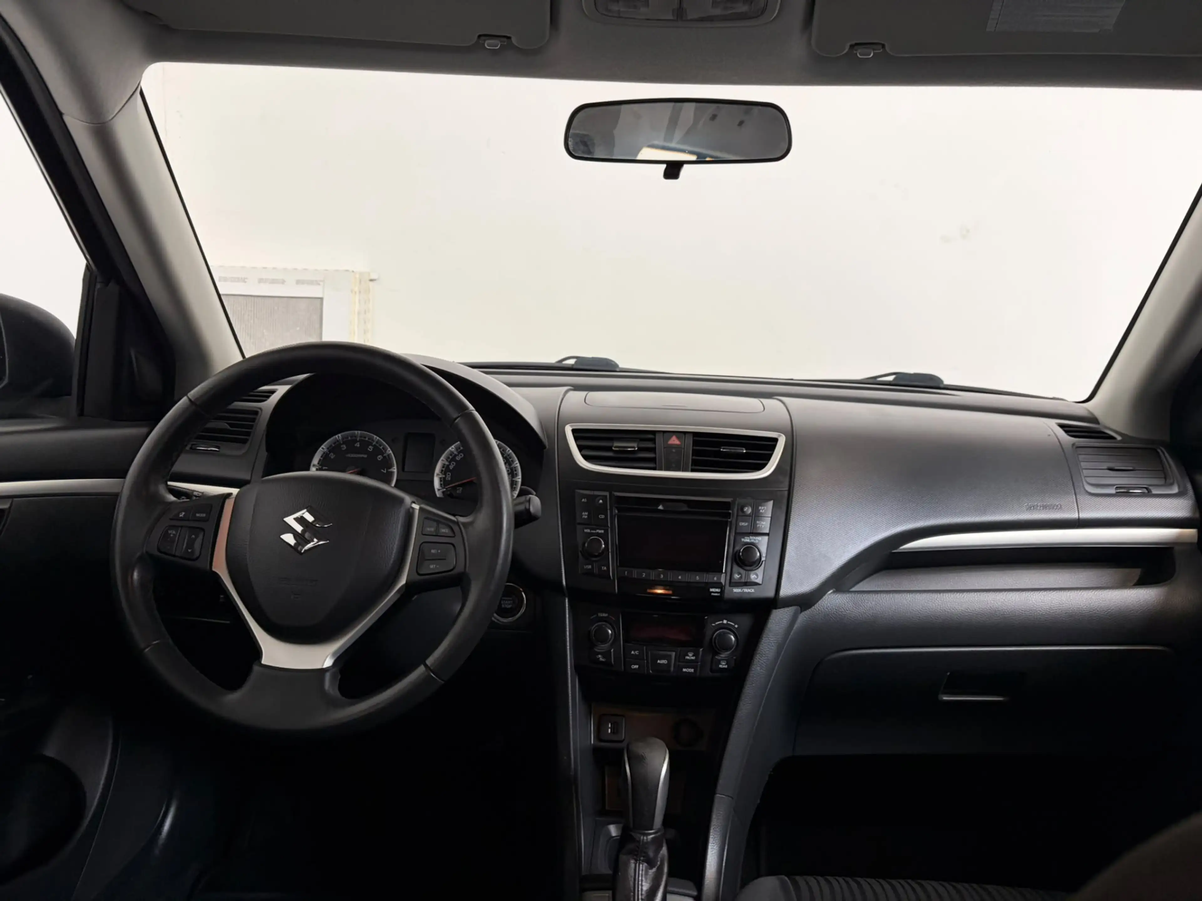 Suzuki Swift 1.2 Comfort. Automaat. Clima. trekhaak! — photo 3