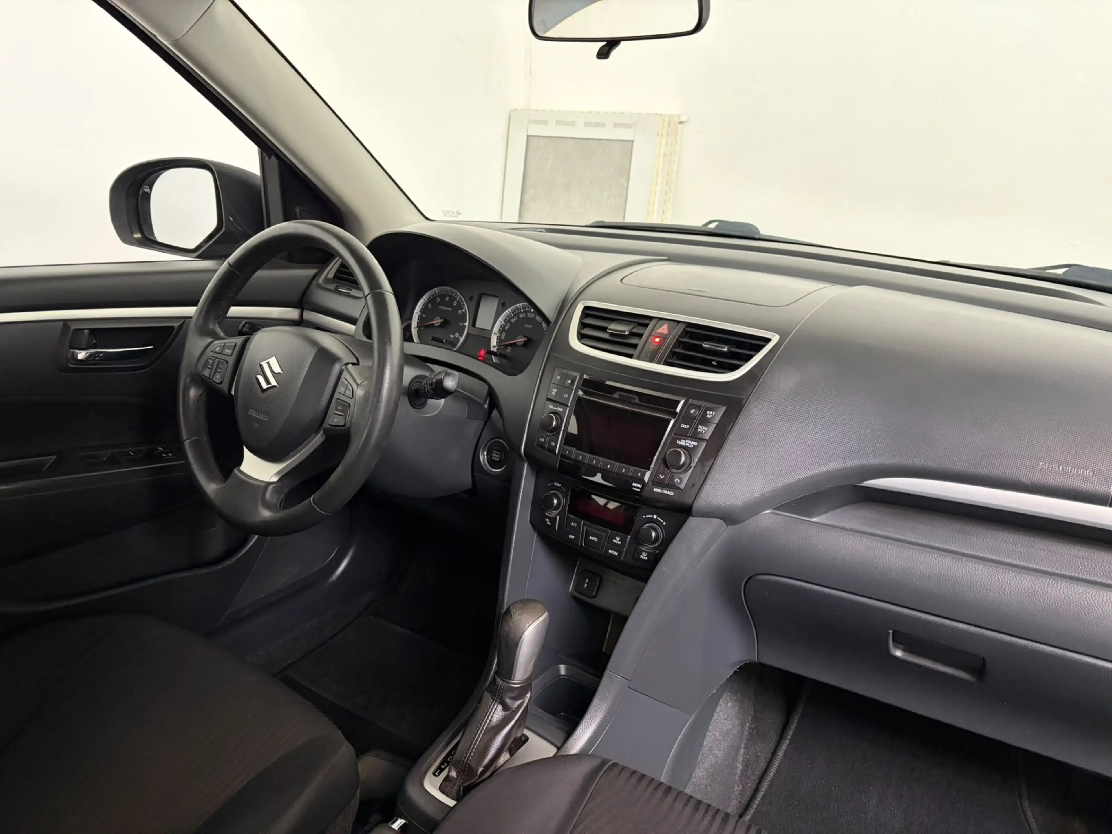 Suzuki Swift 1.2 Comfort. Automaat. Clima. trekhaak! — photo 4