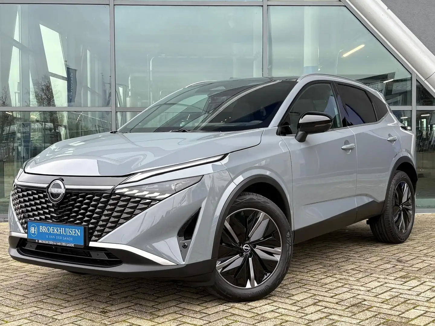 Nissan Qashqai 1.3 MHEV Xtronic Tekna 158pk Panoramadak / 360 Cam Grijs - 1