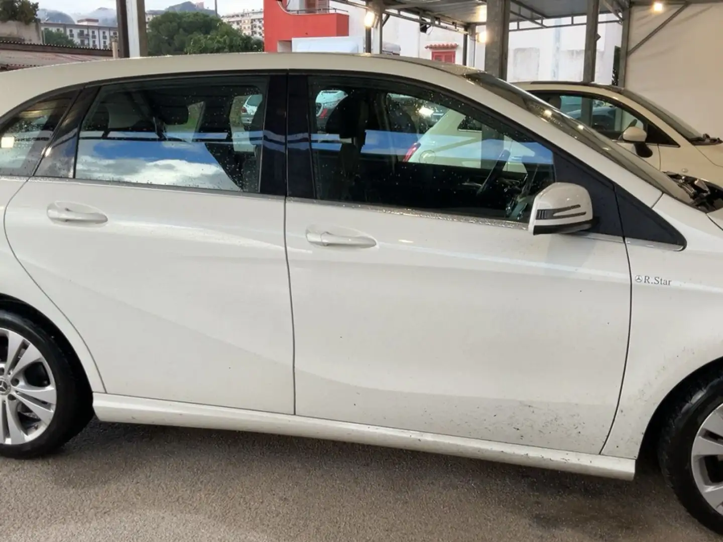 Mercedes-Benz B 200 200d 7G-DCT Weiß - 2