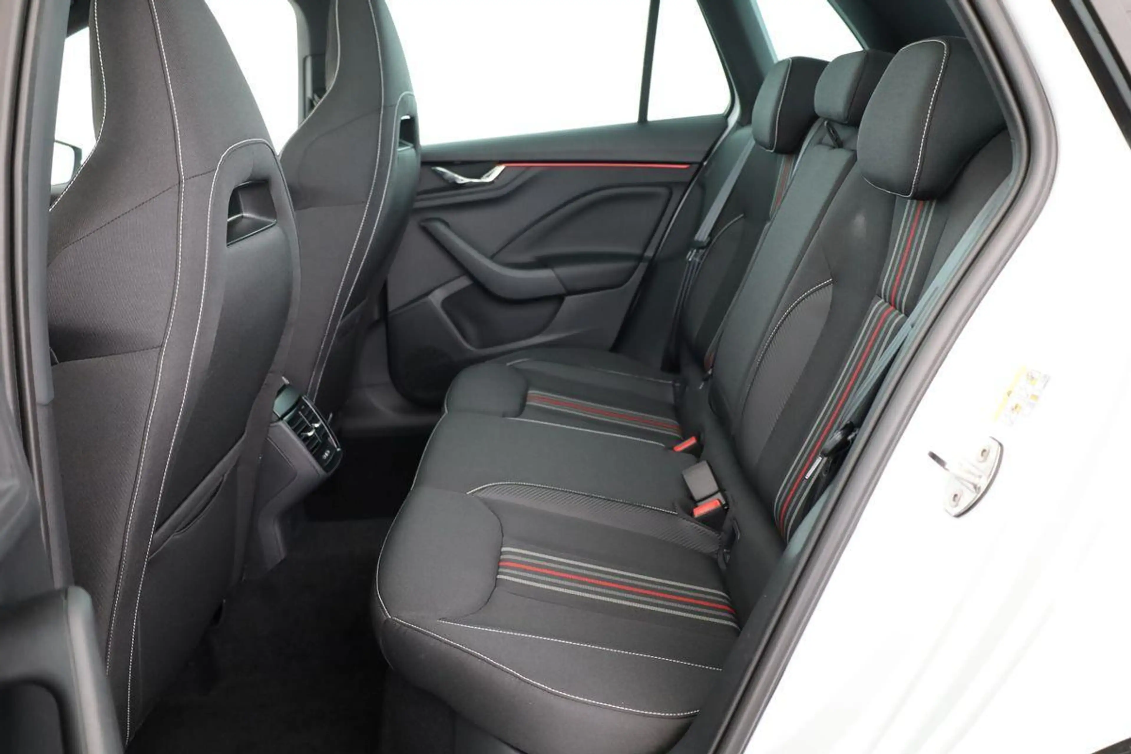 Skoda Kamiq Monte Carlo 1.5 TSI Carlo, Pano, Matrix, Navi, ... — photo 12