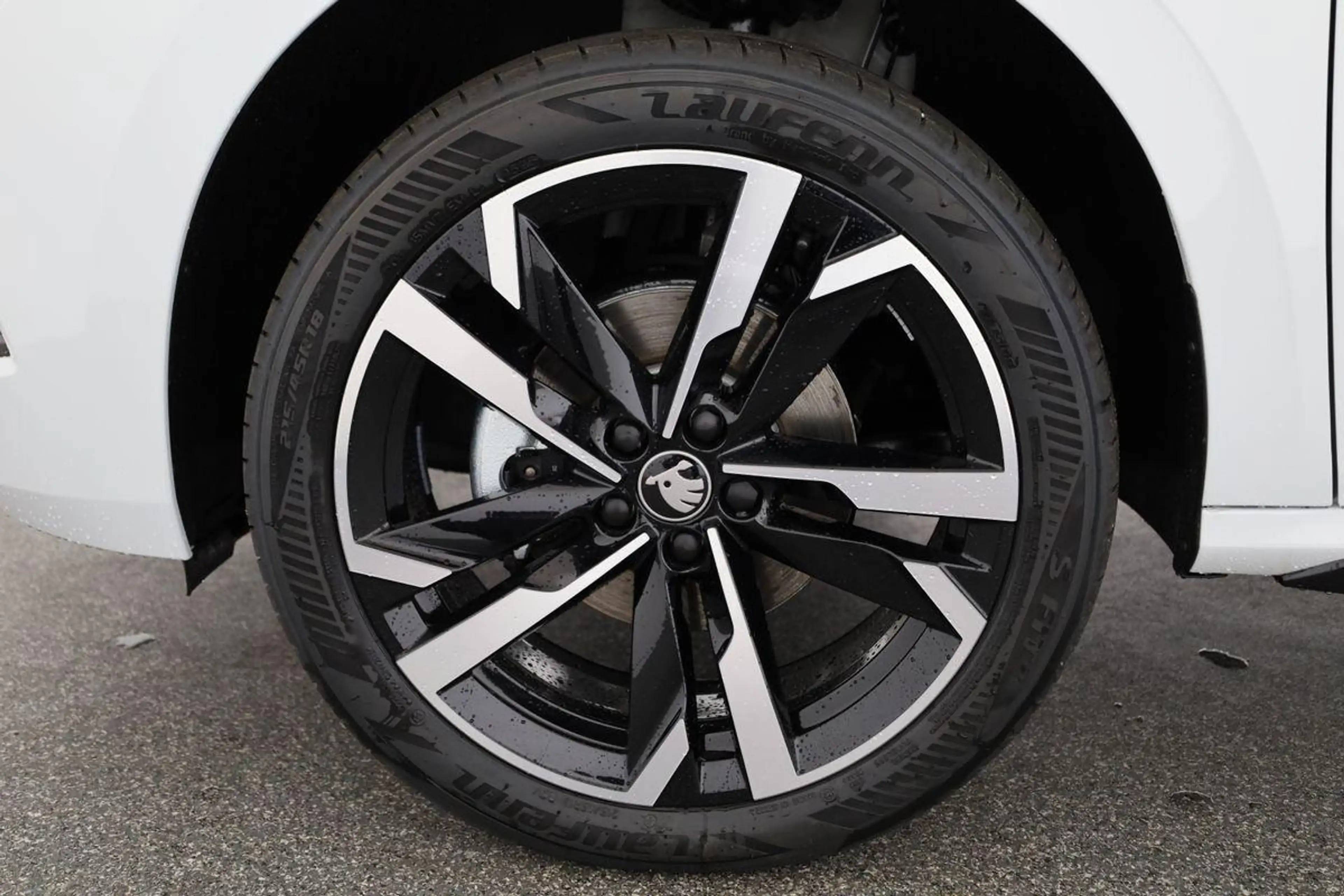 Skoda Kamiq Monte Carlo 1.5 TSI Carlo, Pano, Matrix, Navi, ... — photo 14