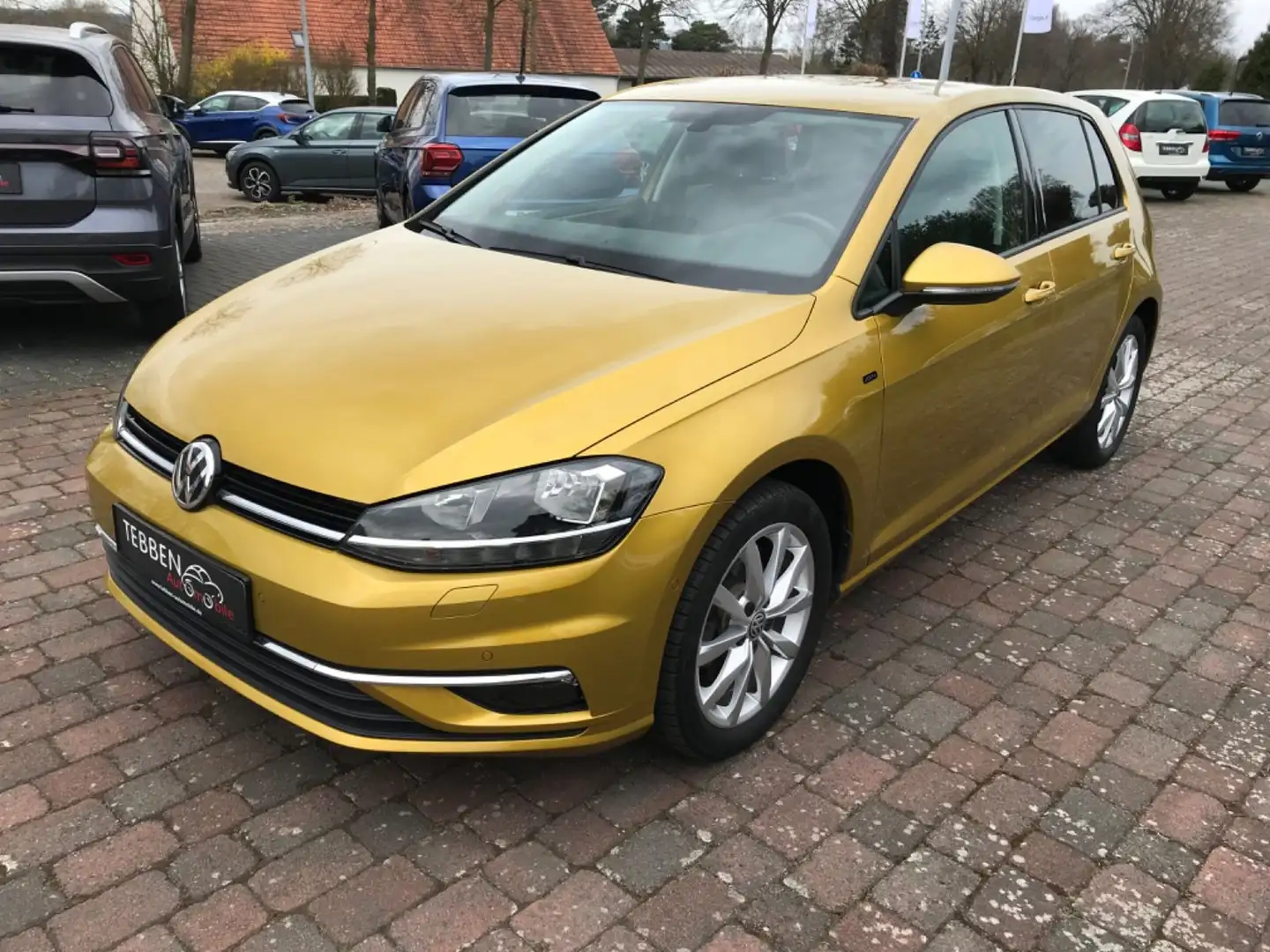 Volkswagen Golf VII Lim.*AHK*Sitzhz*Kamera*Bluetooth* Amarillo - 2