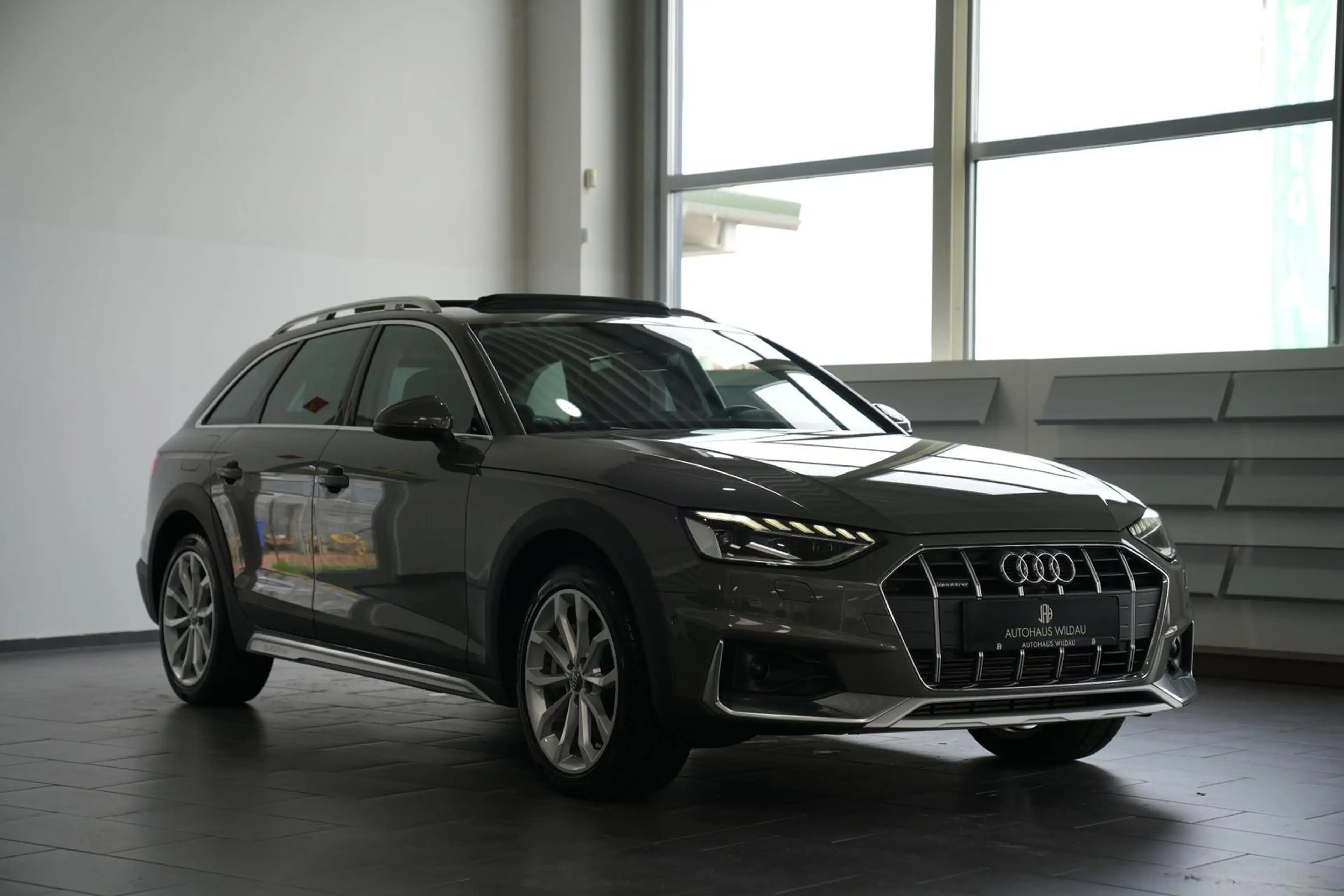 Audi A4 allroad quattro 45 TFSI *AUT*NAV*LED*PANO* — photo 5