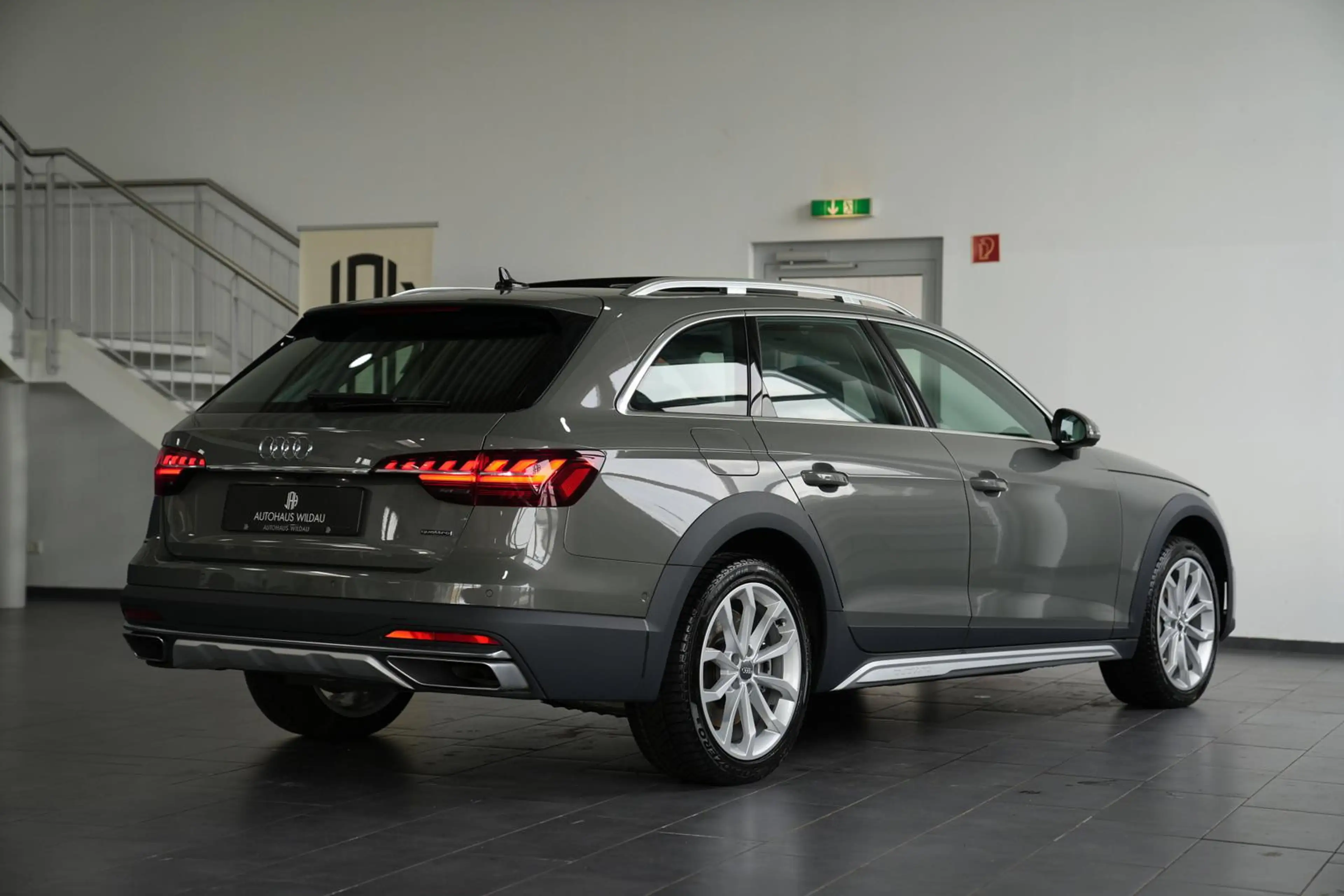 Audi A4 allroad quattro 45 TFSI *AUT*NAV*LED*PANO* — photo 8