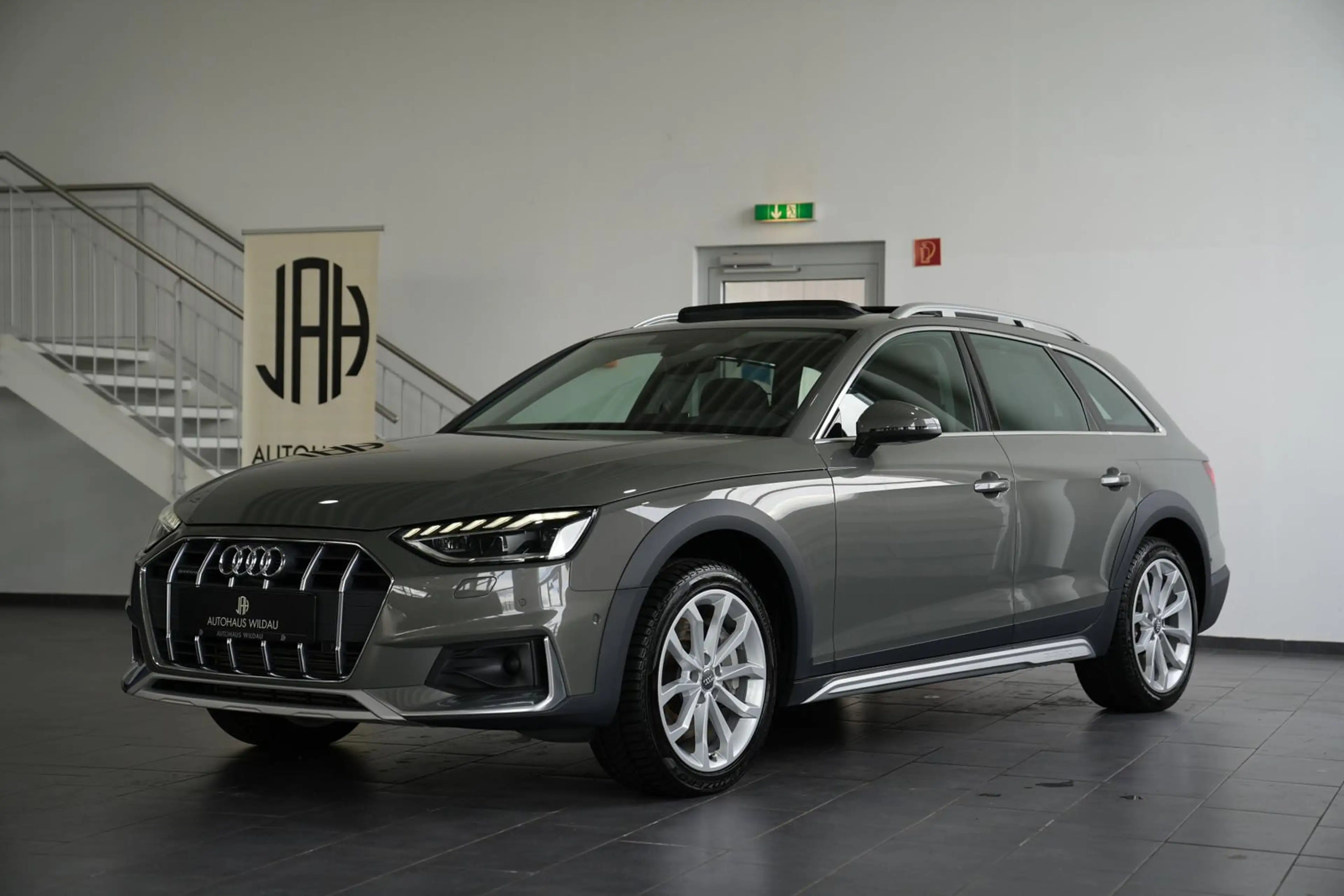 Audi A4 allroad quattro 45 TFSI *AUT*NAV*LED*PANO* — photo 3