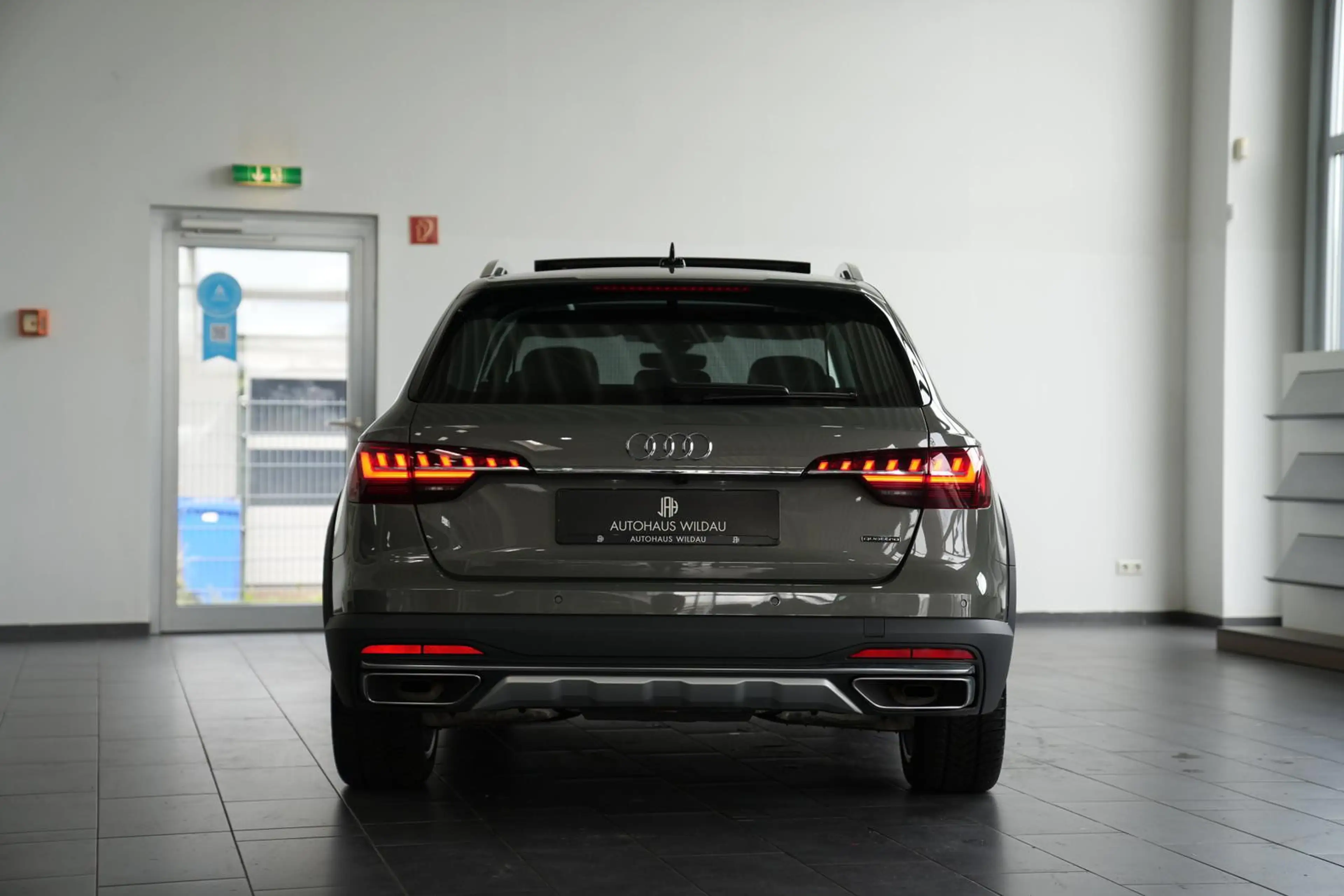 Audi A4 allroad quattro 45 TFSI *AUT*NAV*LED*PANO* — photo 9