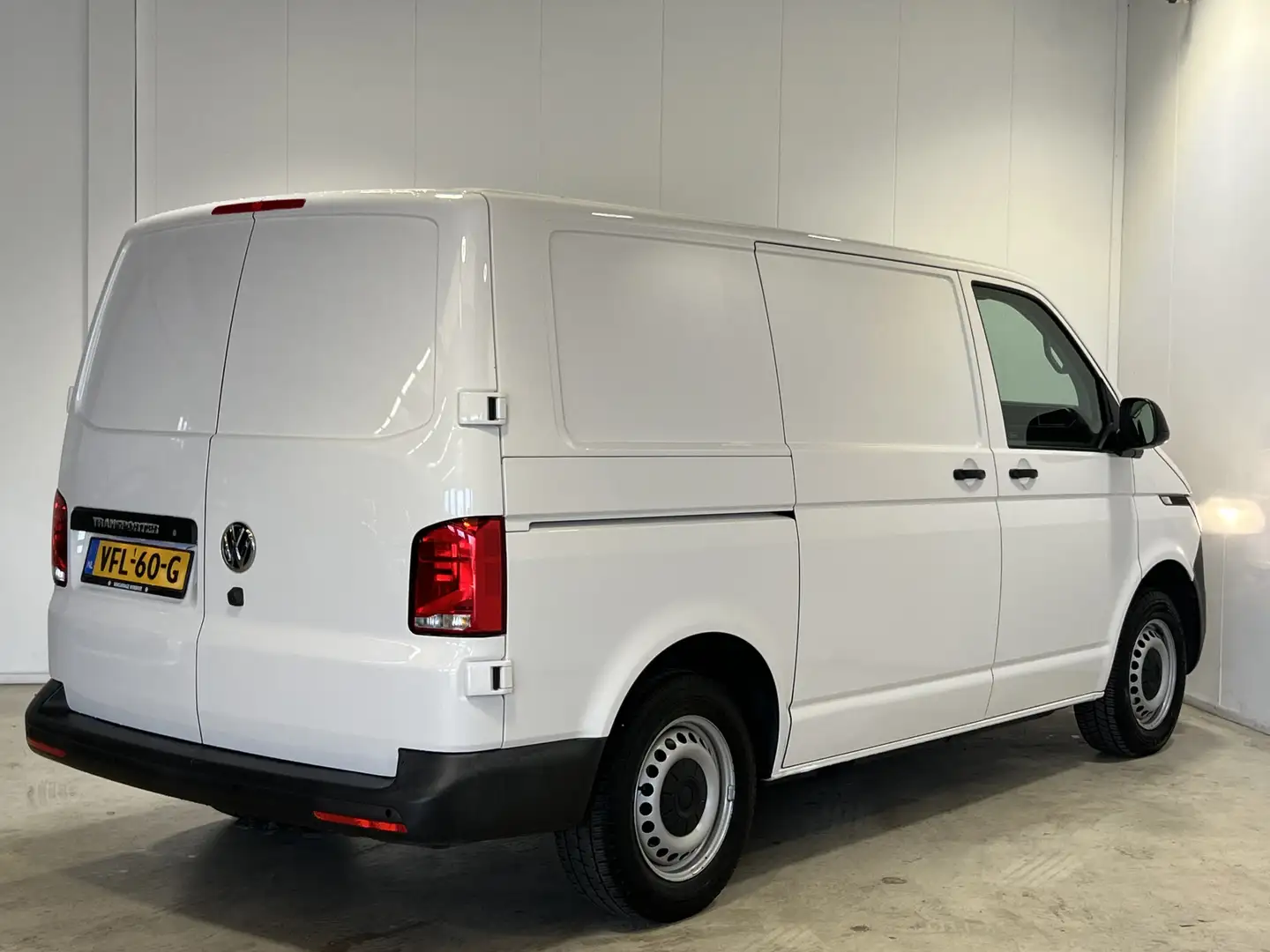 Volkswagen T6.1 Transporter 2.0 TDI L1H1 26 Highline | Navigatie/Android/Apple Wit - 2