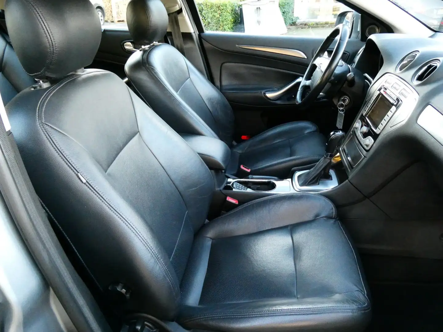 Ford Mondeo Wagon 2.0 SCTi Limited 203pk Automaat Leder Navi 2 Gris - 2