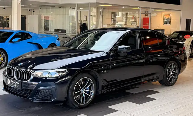 BMW 5 Series view 3