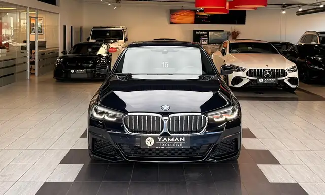 BMW 5 Series view 4