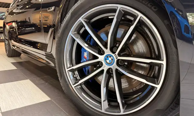 BMW 5 Series view 2