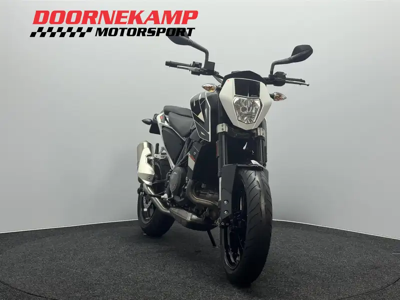 KTM 690 Duke - foto 4