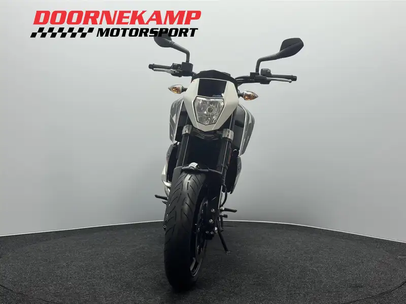 KTM 690 Duke - foto 5