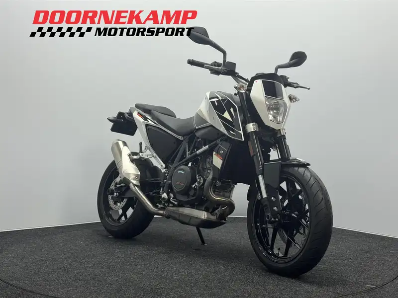 KTM 690 Duke - foto 3