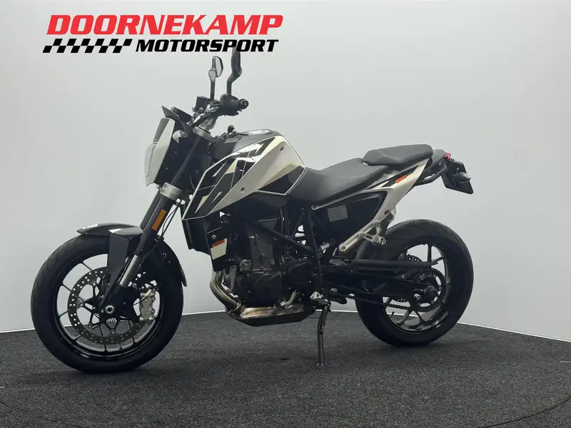 KTM 690 Duke - foto 8