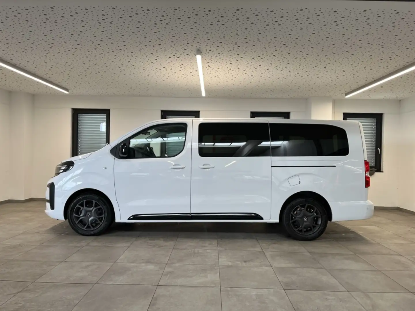 Opel Zafira Life 2.0 HDI XL Edition AT 8 Sitzer Biały - 2