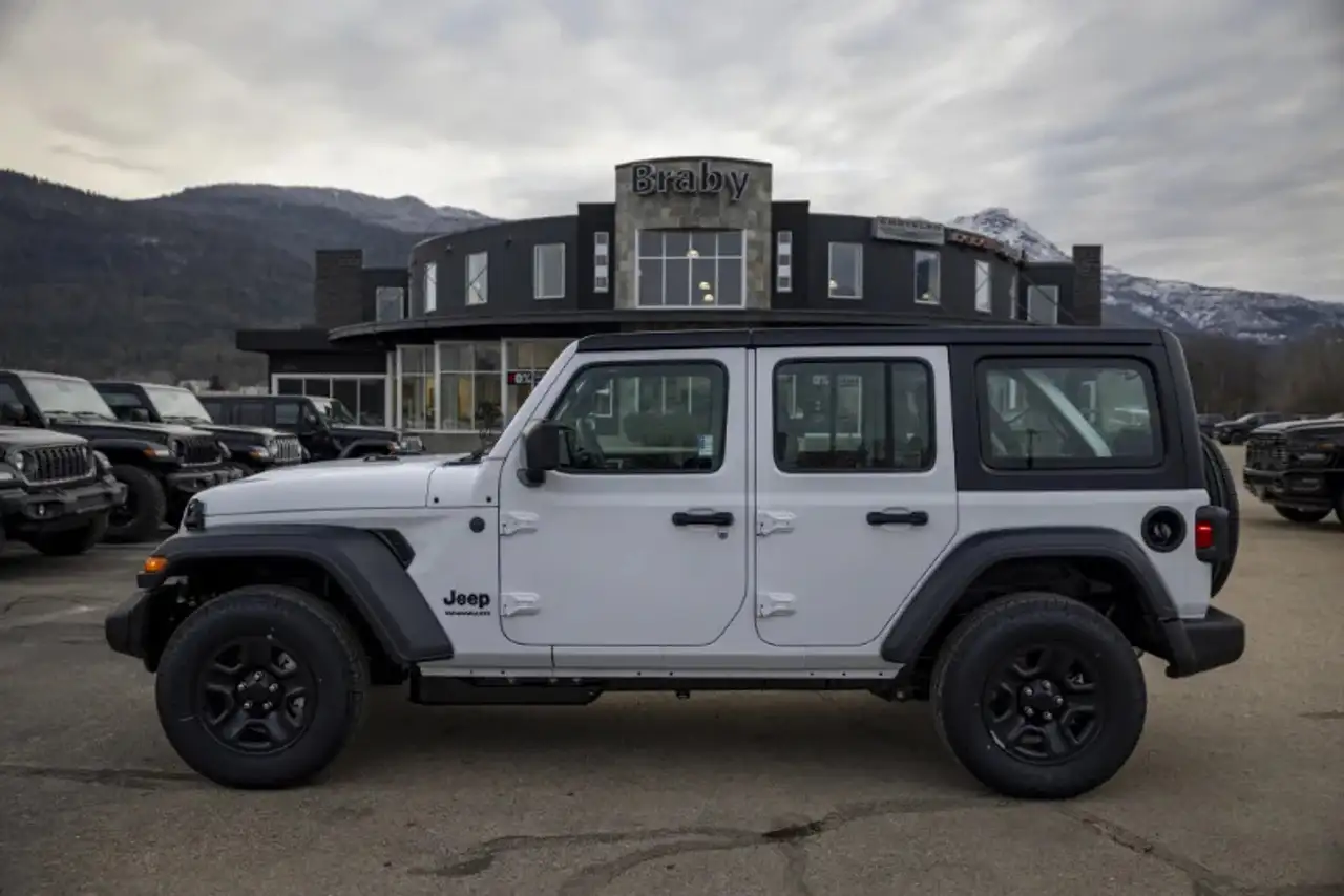 Jeep Wrangler снимка Jeep Wrangler