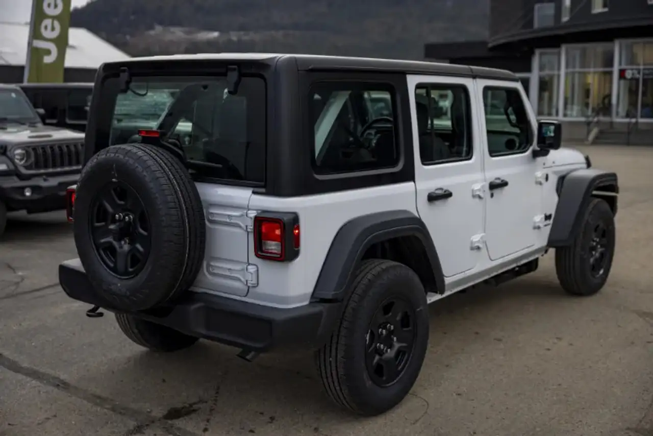 Jeep Wrangler снимка Jeep Wrangler