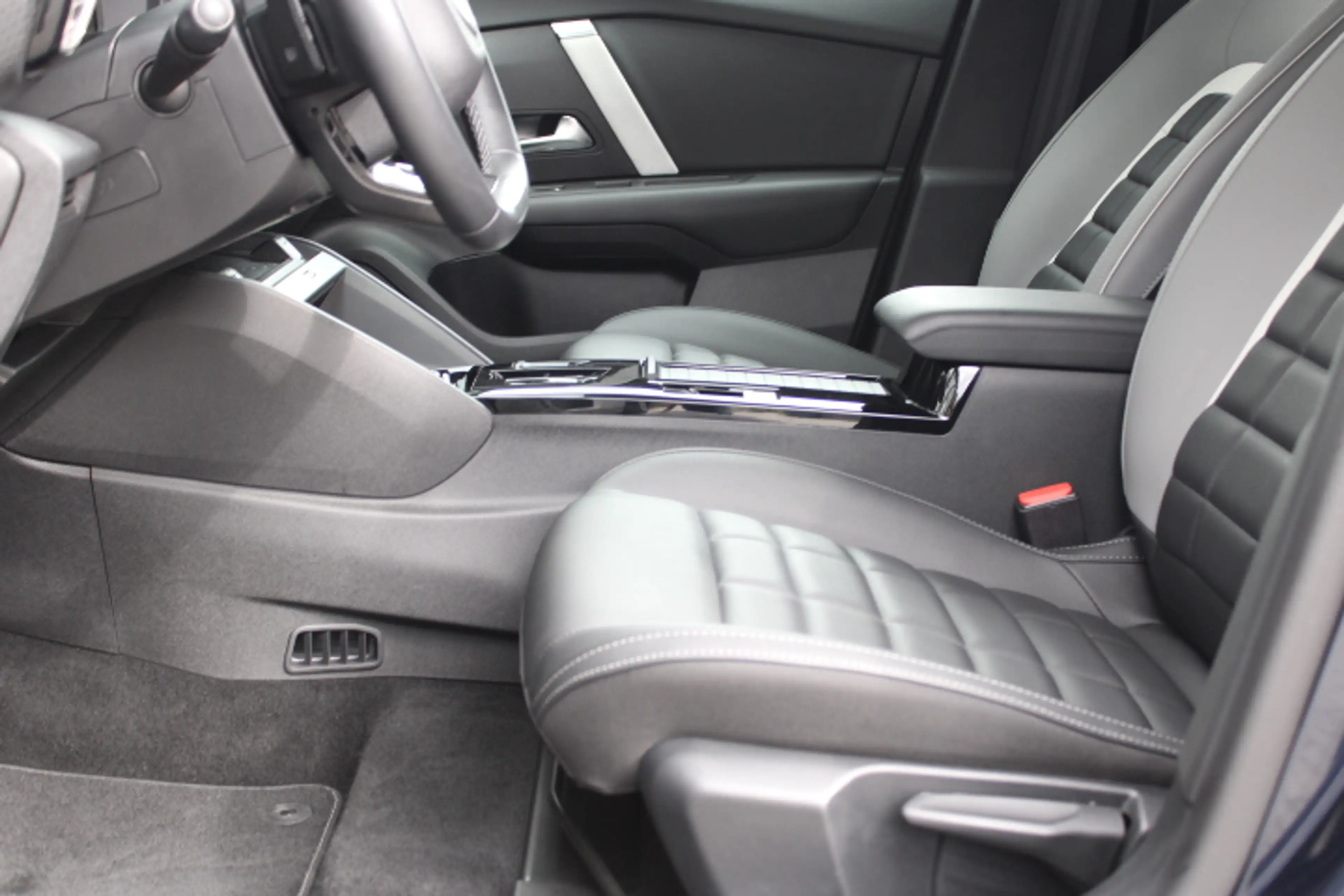 Citroen C4 1.2 Hybrid 136 Max - Head Up - 360 Camera - 18 inc — photo 22