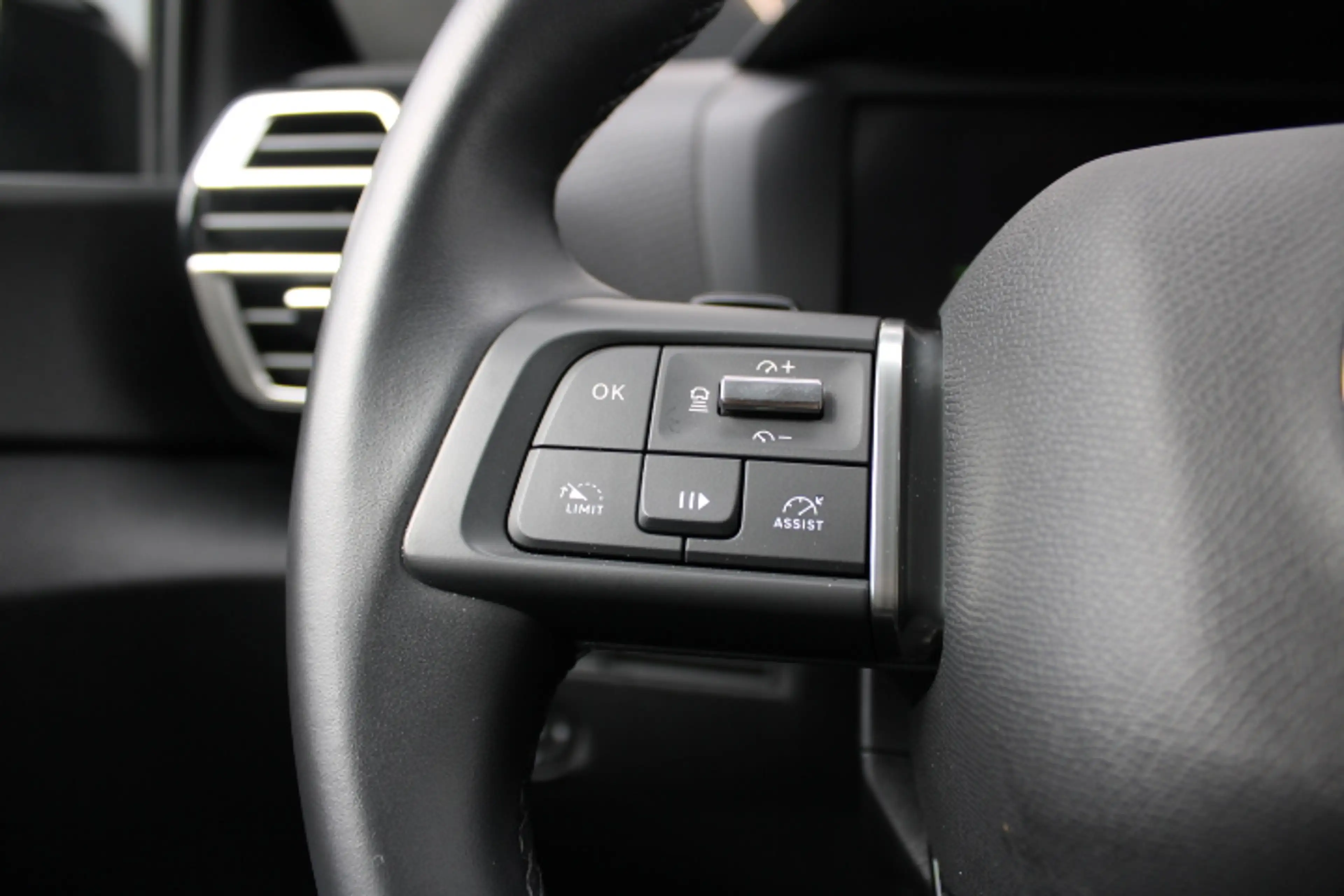 Citroen C4 1.2 Hybrid 136 Max - Head Up - 360 Camera - 18 inc — photo 17