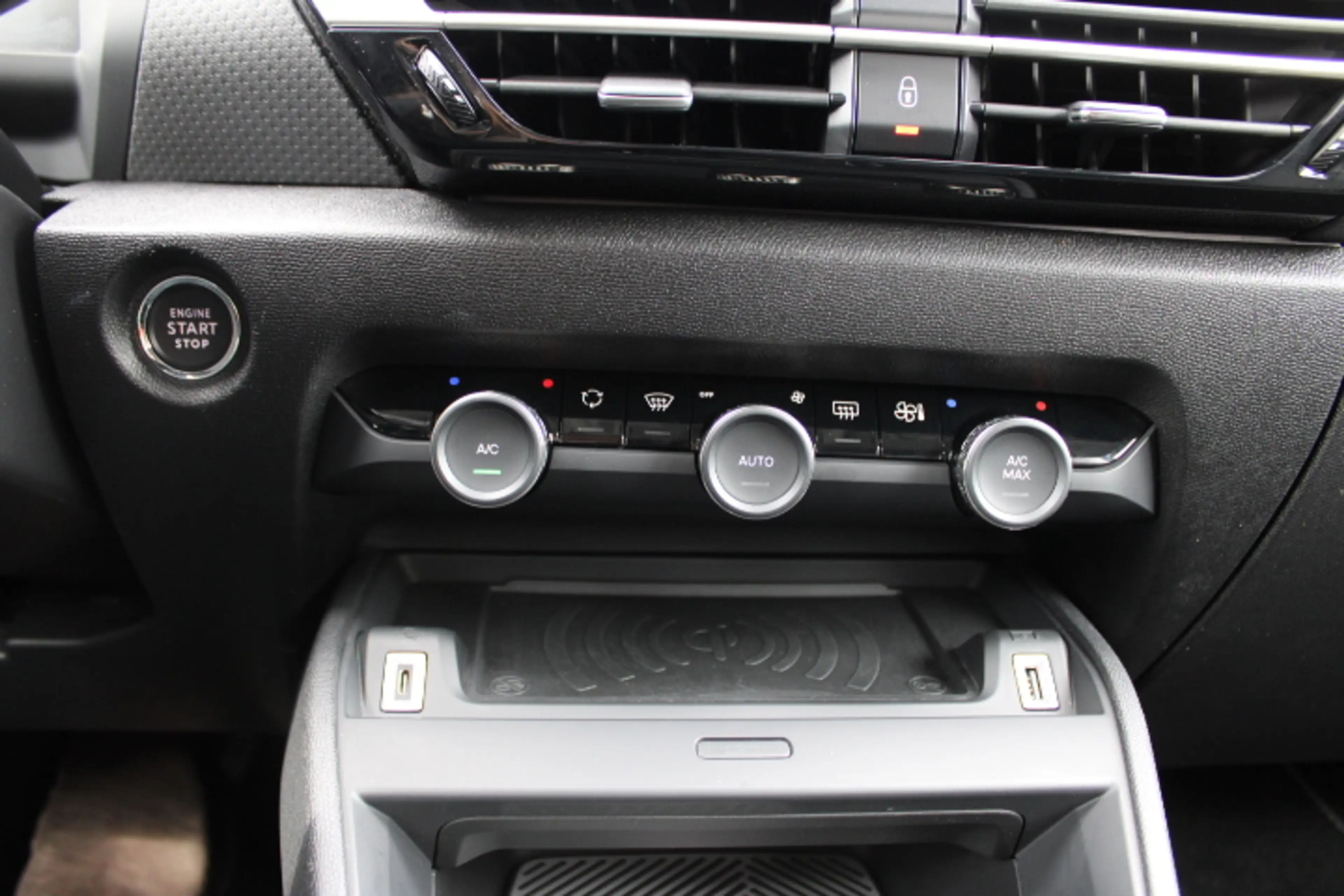 Citroen C4 1.2 Hybrid 136 Max - Head Up - 360 Camera - 18 inc — photo 16