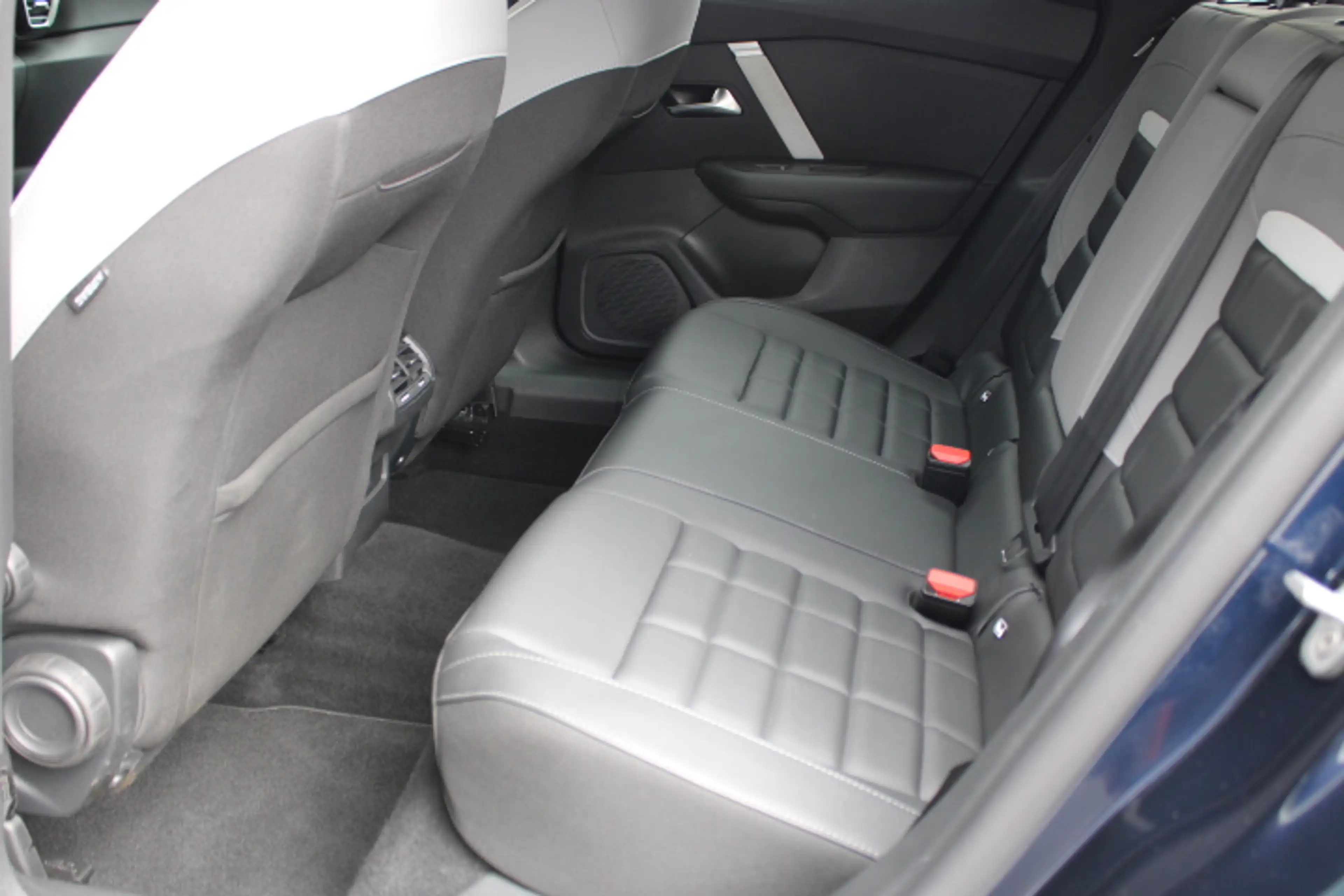 Citroen C4 1.2 Hybrid 136 Max - Head Up - 360 Camera - 18 inc — photo 24
