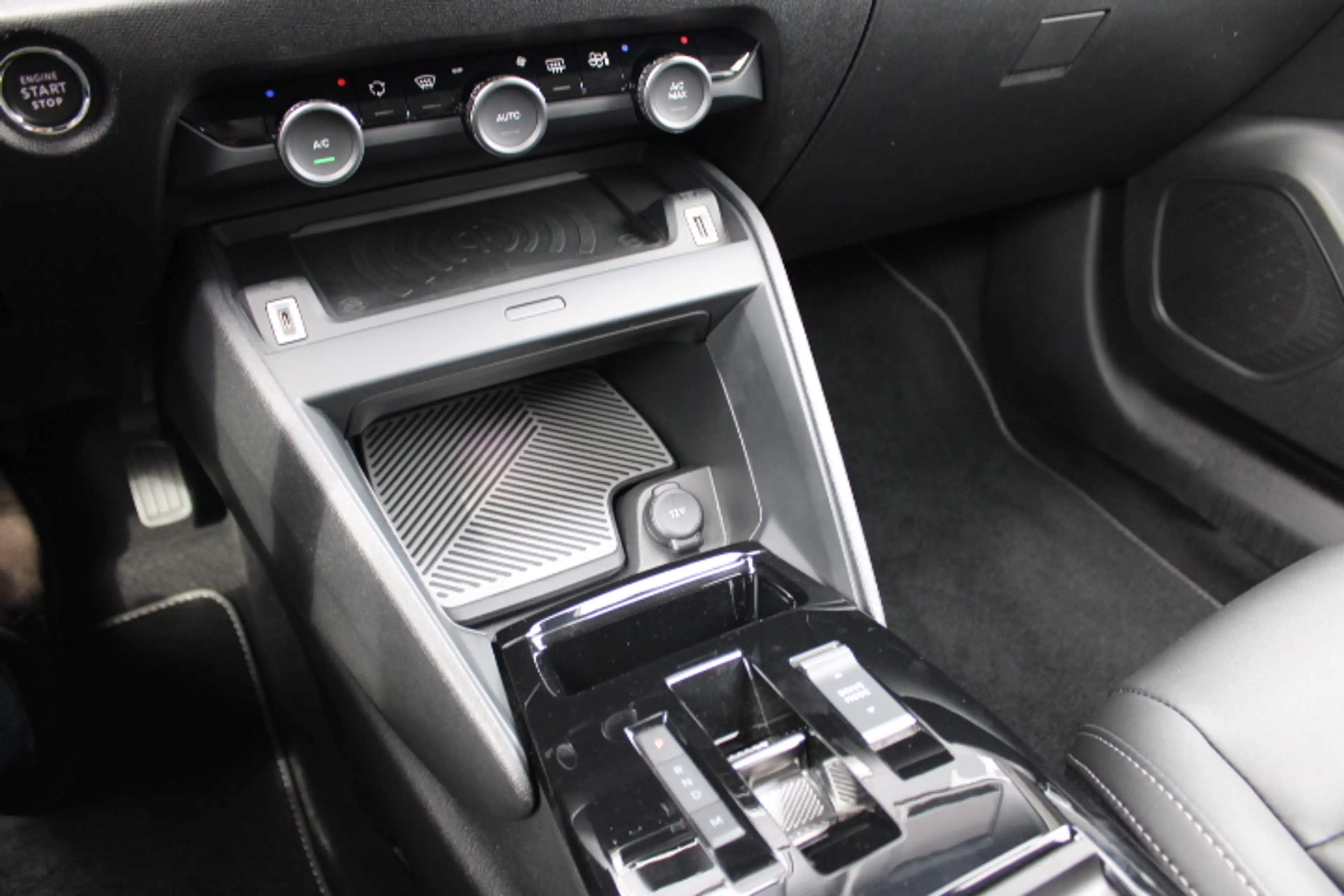 Citroen C4 1.2 Hybrid 136 Max - Head Up - 360 Camera - 18 inc — photo 15