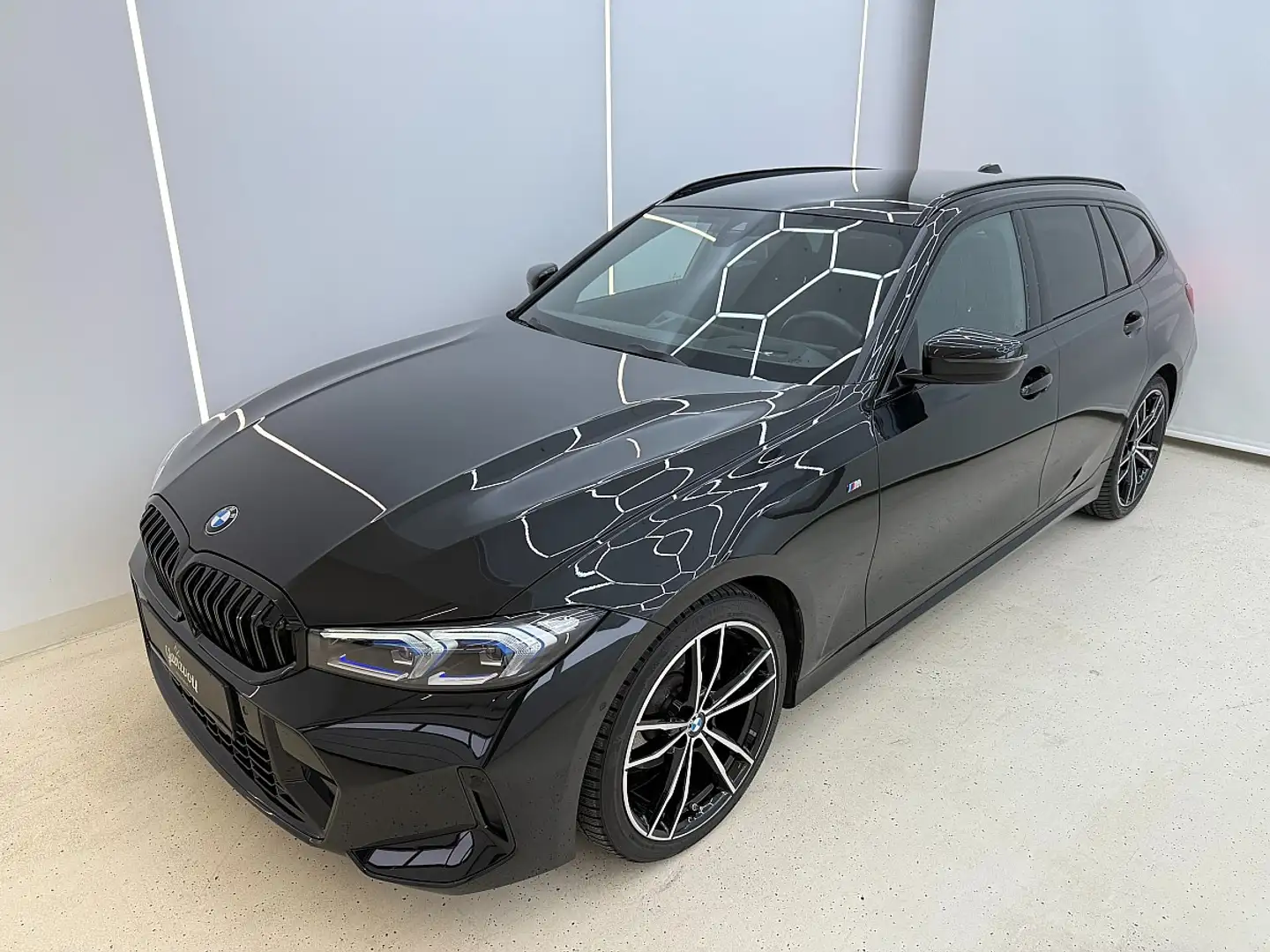 BMW 320 d xDrive Touring Aut. *M-Sport*HeadUp*Laser*AHK... Schwarz - 2